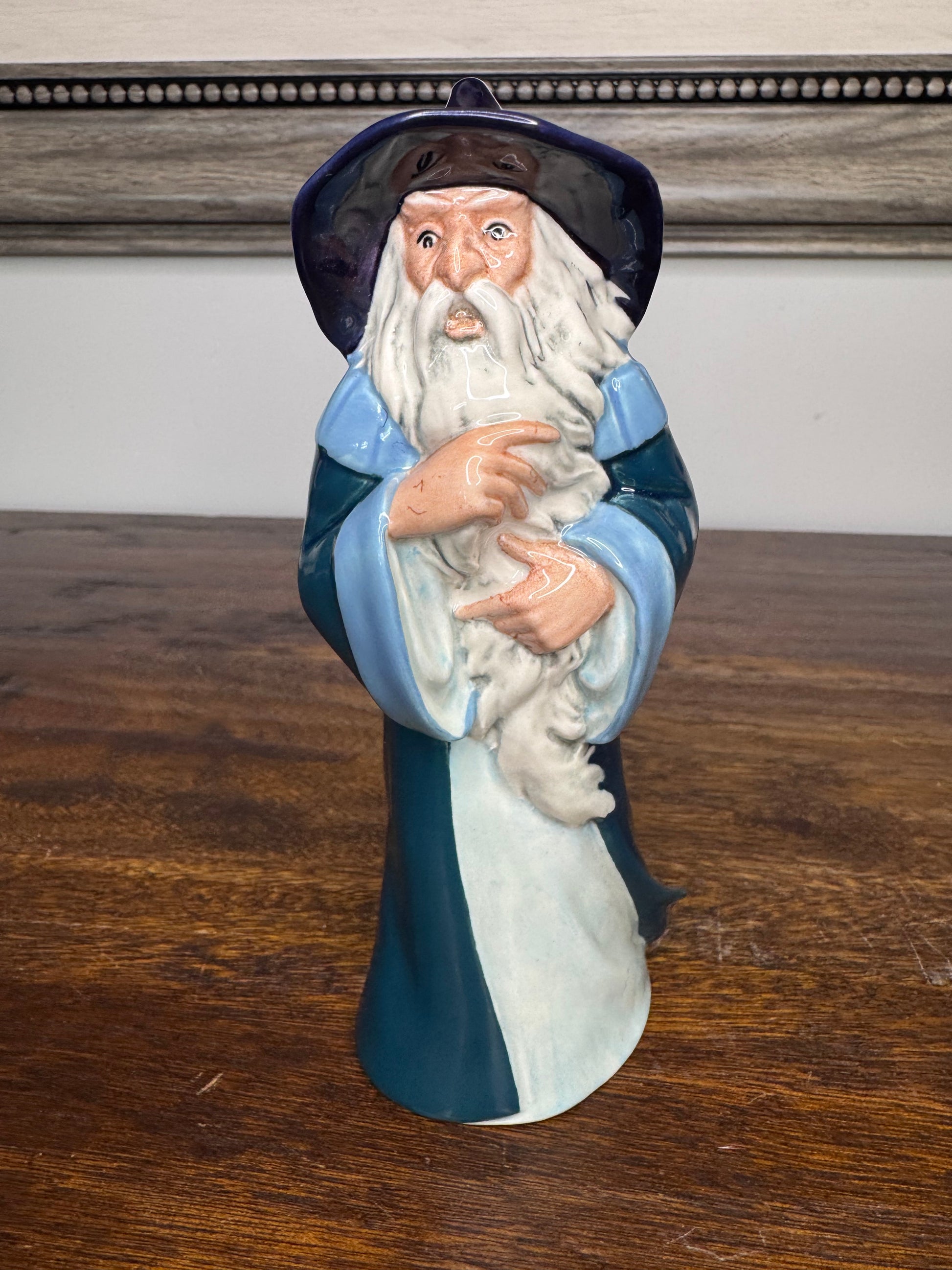 Royal Doulton Lord of the Rings Gandalf Middle Earth Tolkien Figurine