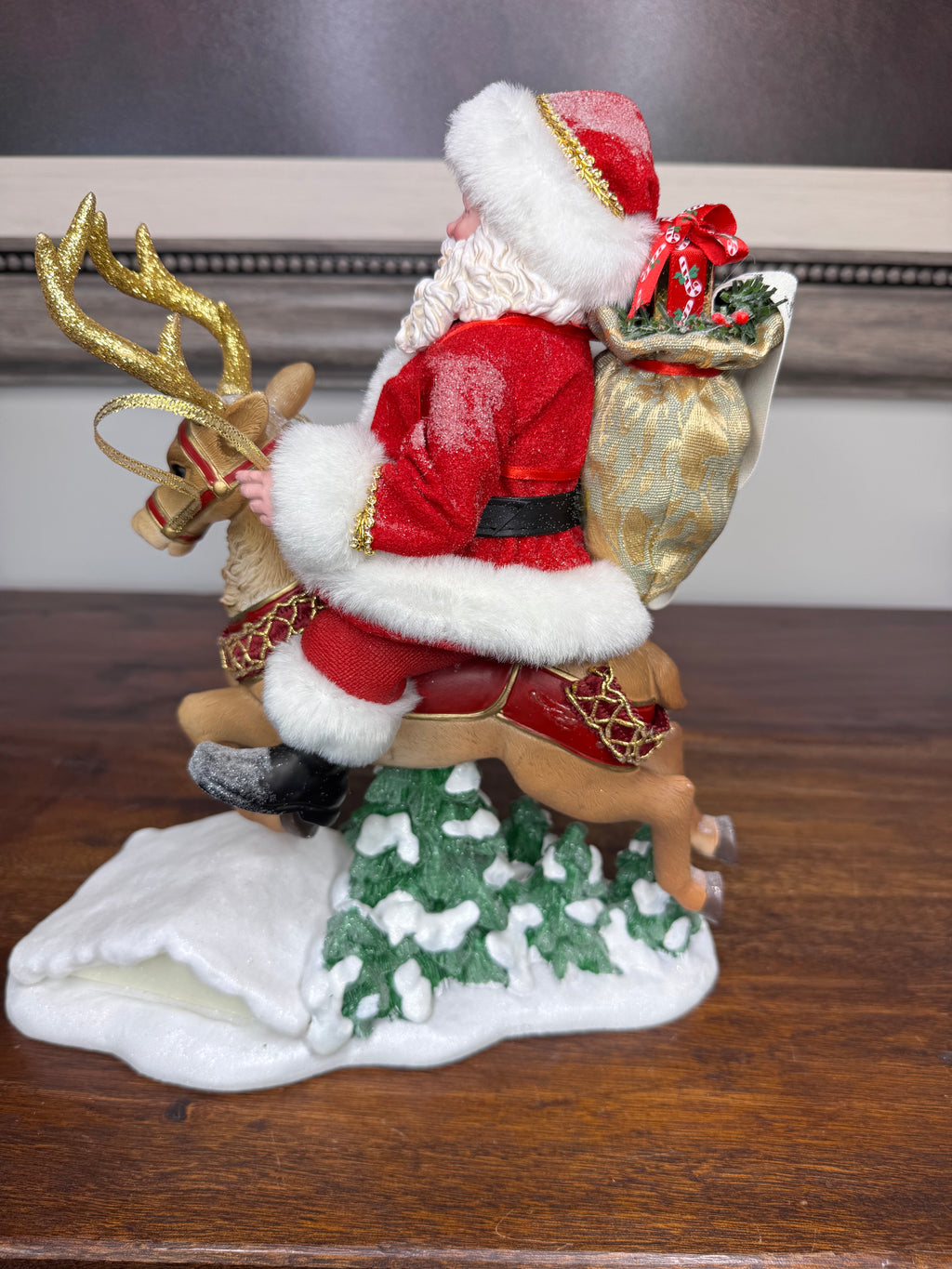 Possible Dreams 10 Santa’s Leaping Figurine