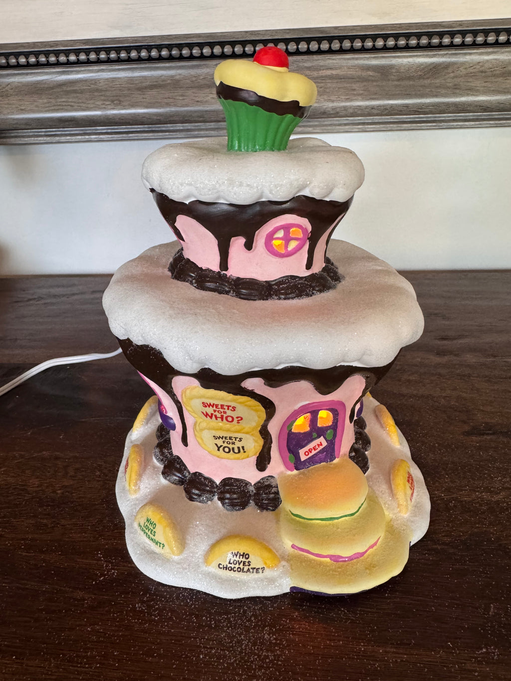 Dept 56 Grinch Village Who Ville Sweet Shop