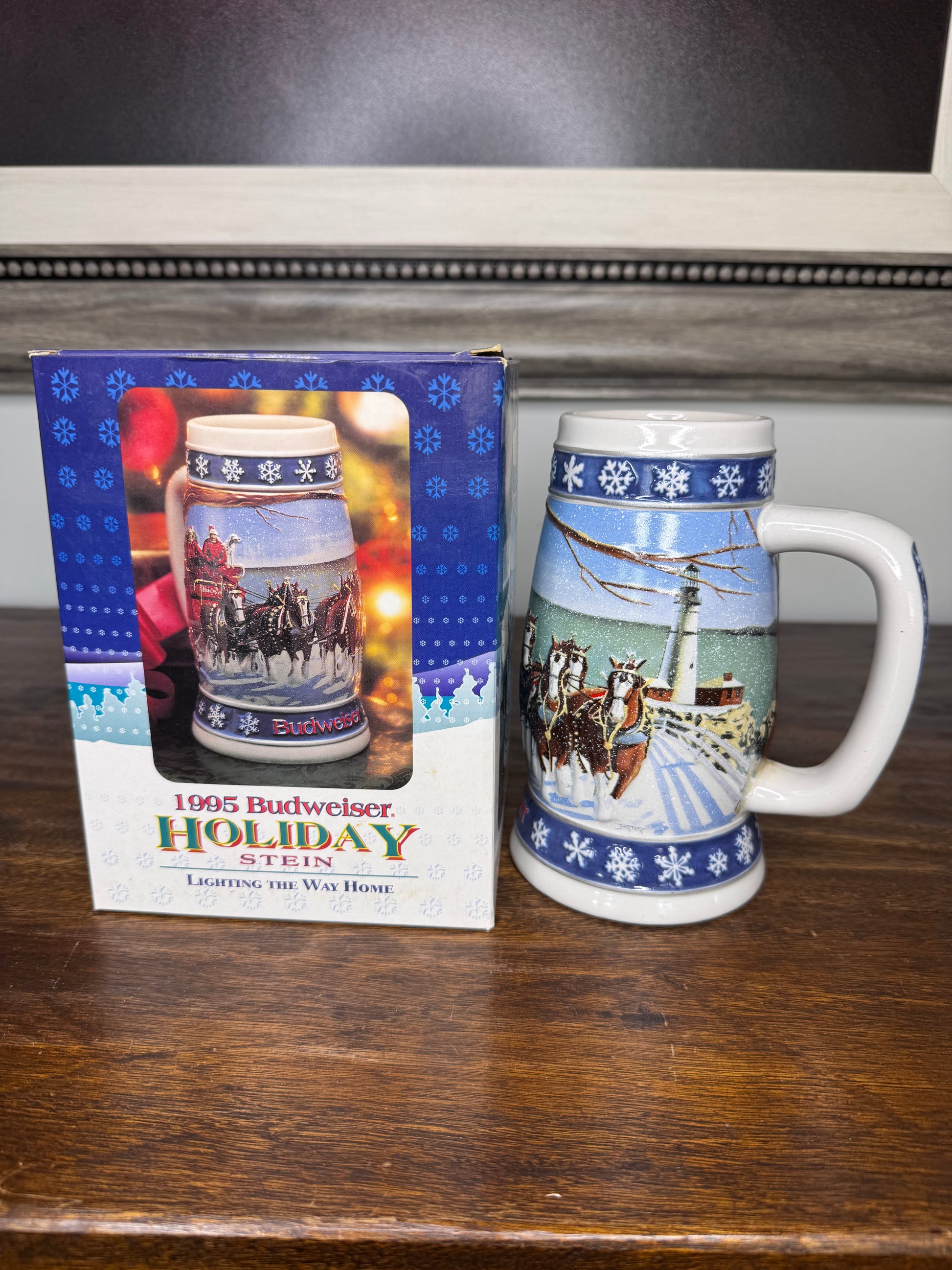 1995 Anheuser-Busch Budweiser Holiday Stein “Lighting the Way Home” w/ Original Box