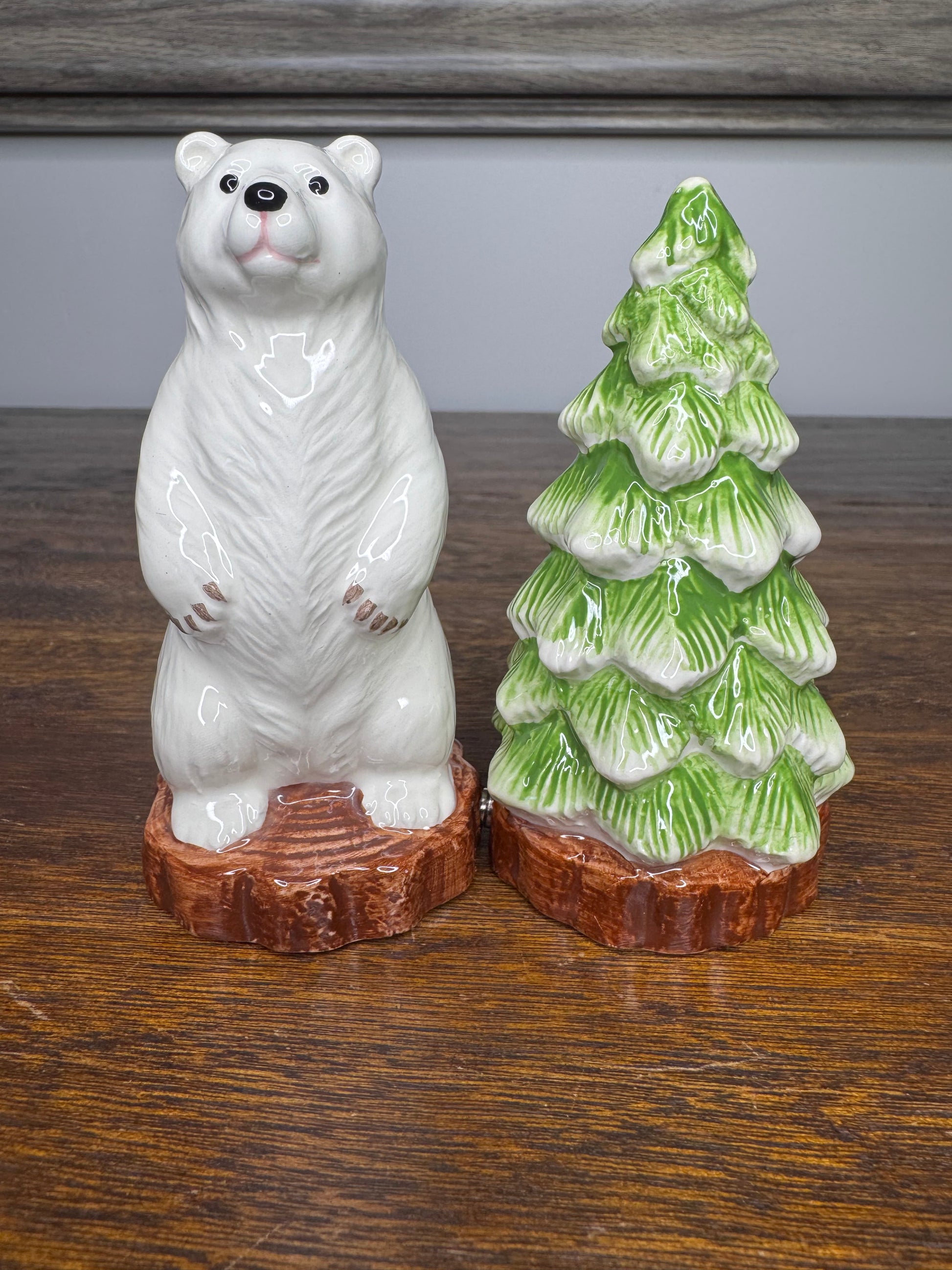 New w/ Box Polar Bear and Pine Tree Salt and Pepper Shaker Set
