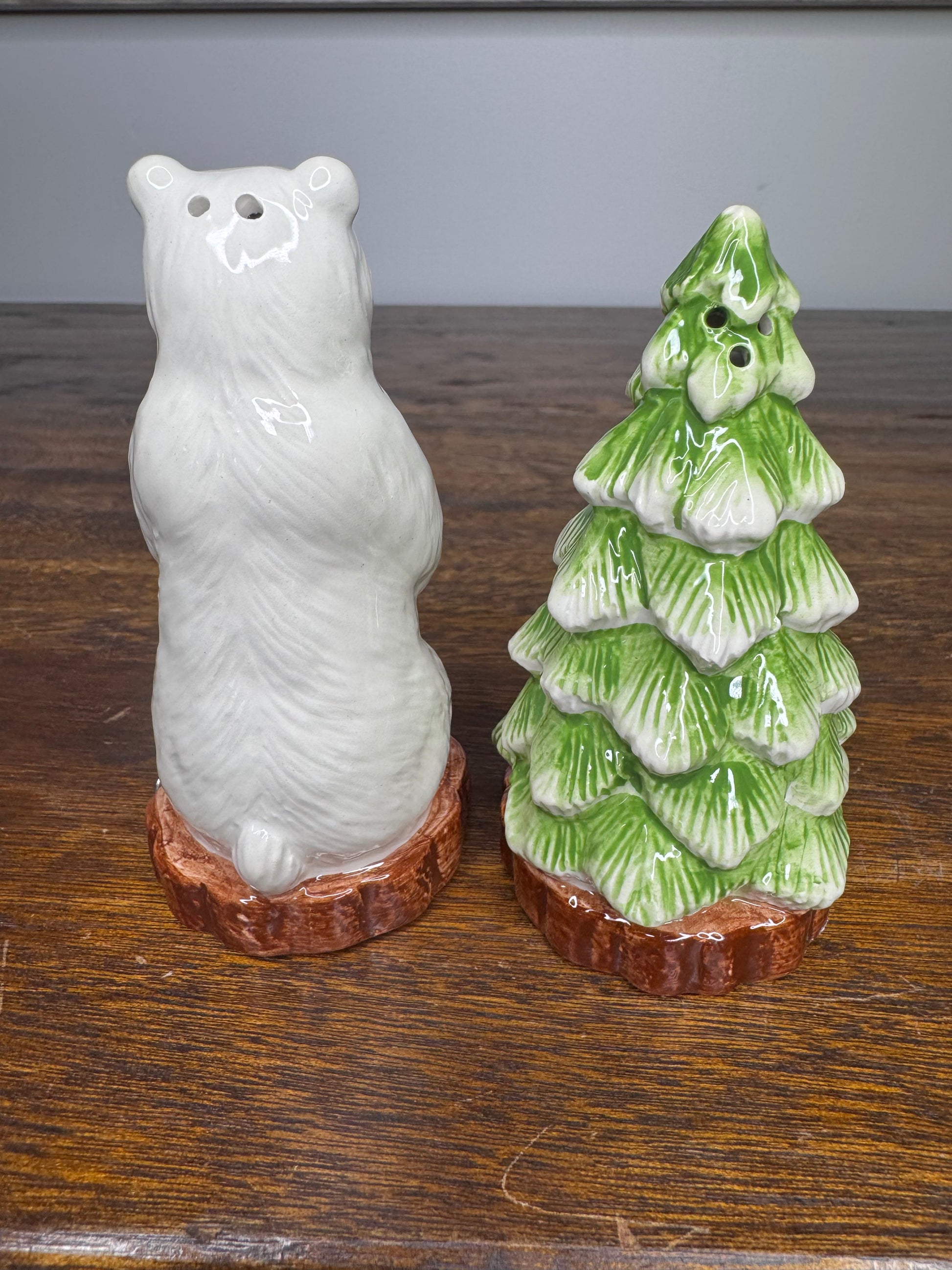 New w/ Box Polar Bear and Pine Tree Salt and Pepper Shaker Set