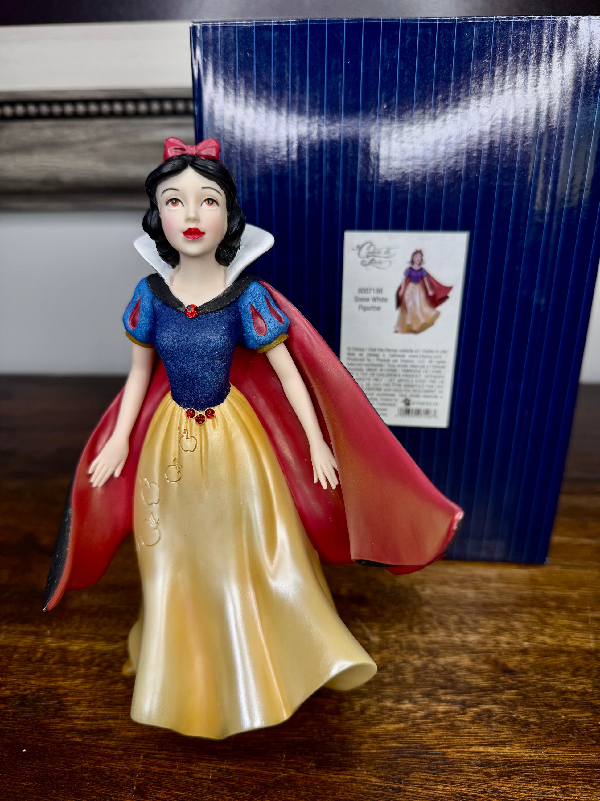 Enesco Disney Showcase Collectible Snow White Couture de Force w/ Box