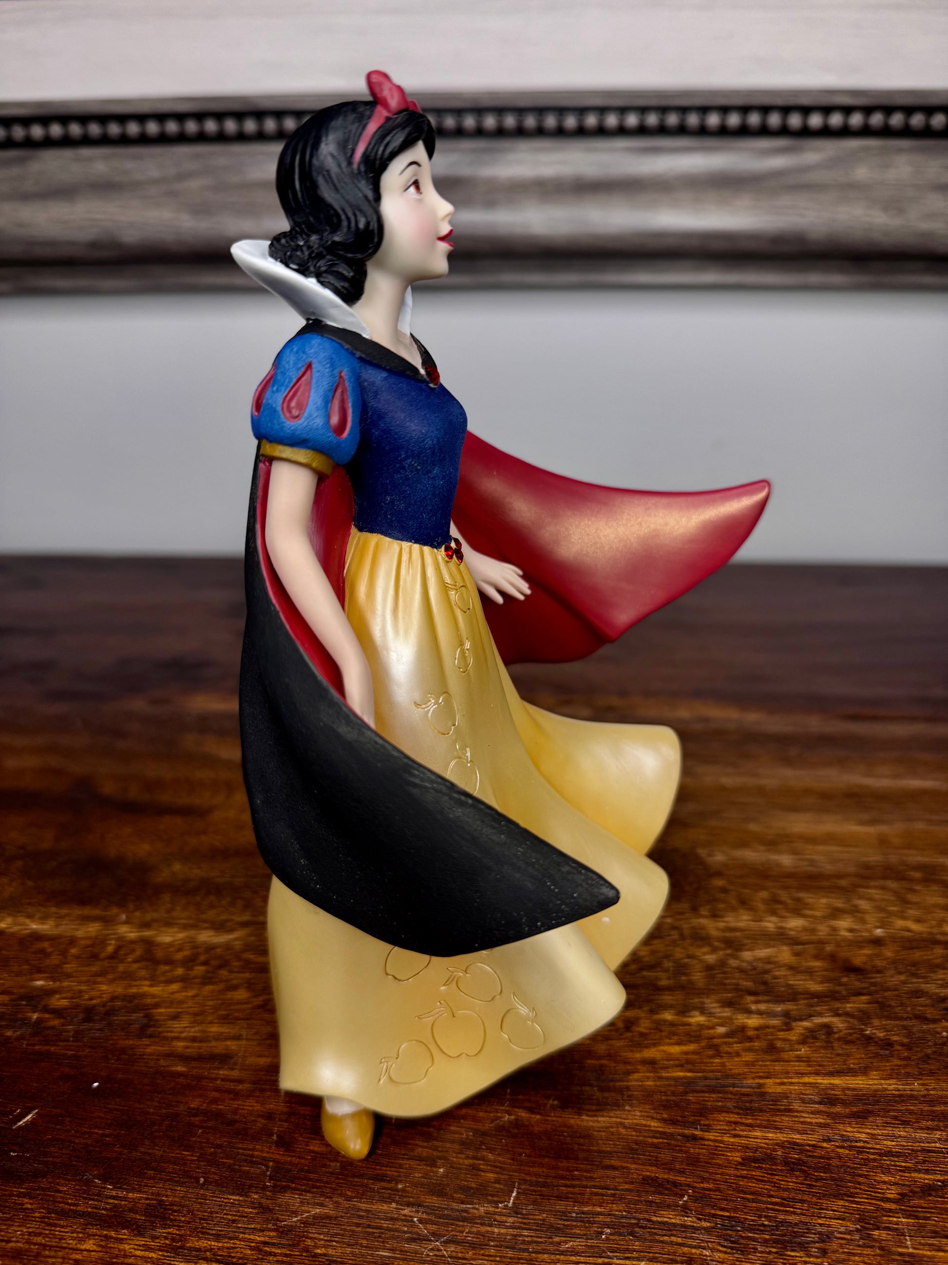 Enesco Disney Showcase Collectible Snow White Couture de Force w/ Box