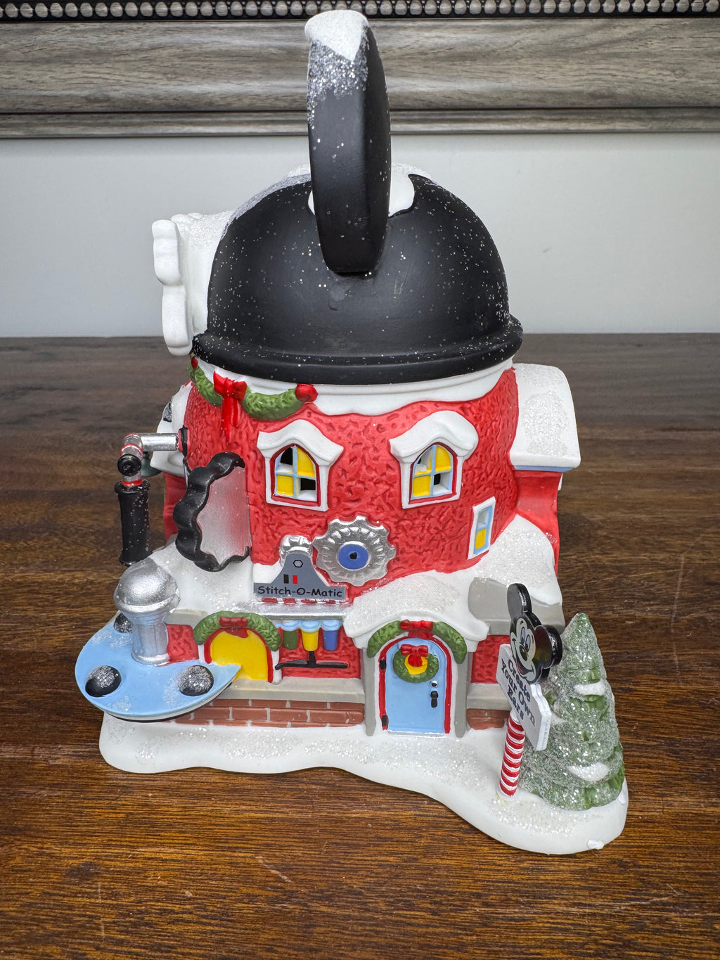 Retired Dept 56 Mickey's Ears Factory Light Up Building w/ Original Box. Mint Condition