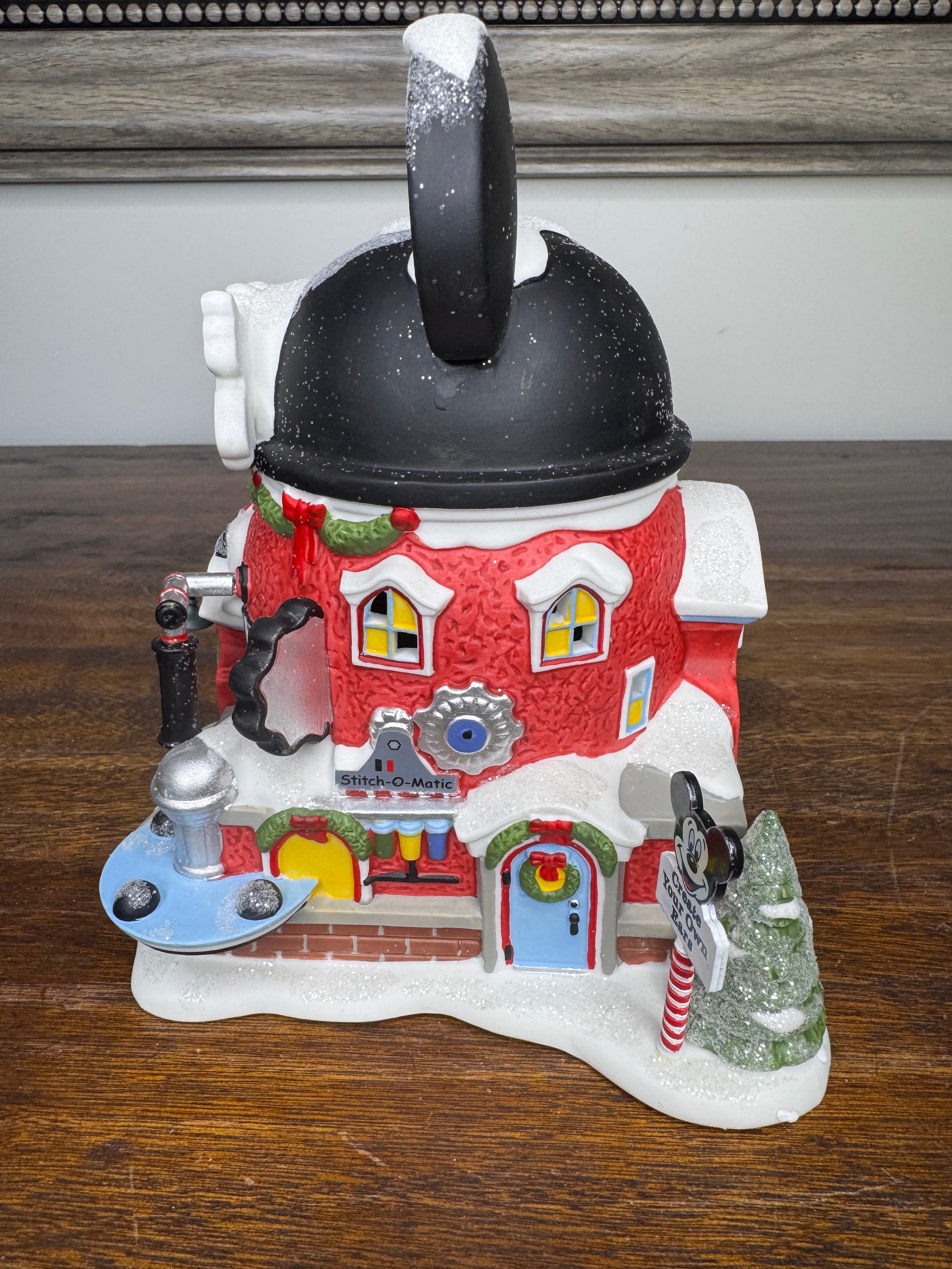 Retired Dept 56 Mickey's Ears Factory Light Up Building w/ Original Box. Mint Condition