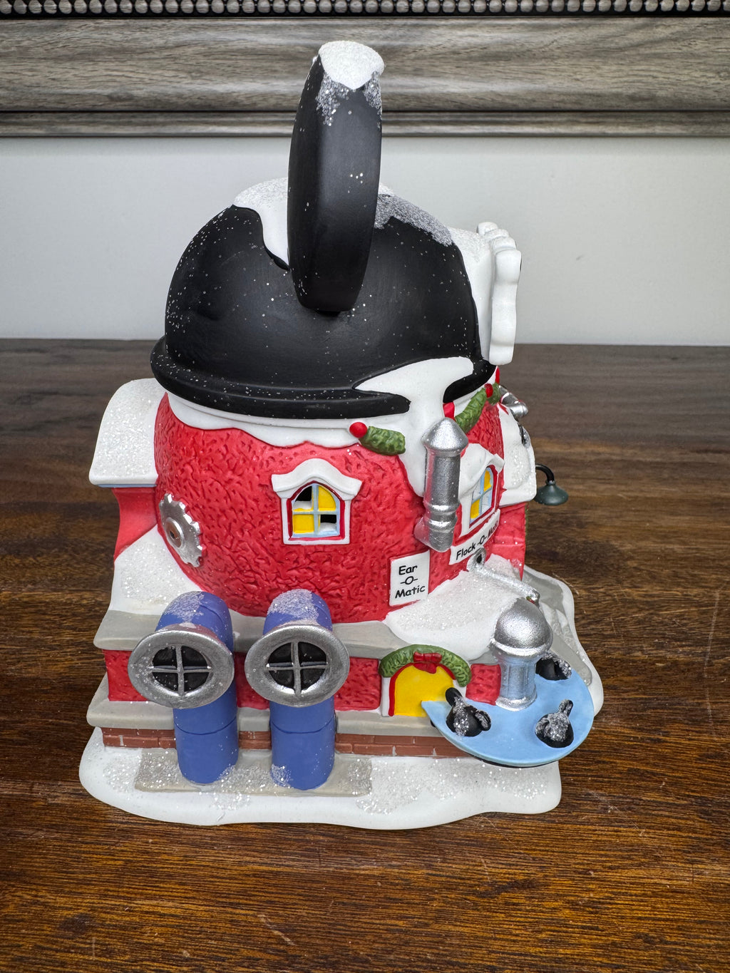 Retired Dept 56 Mickey's Ears Factory Light Up Building w/ Original Box. Mint Condition