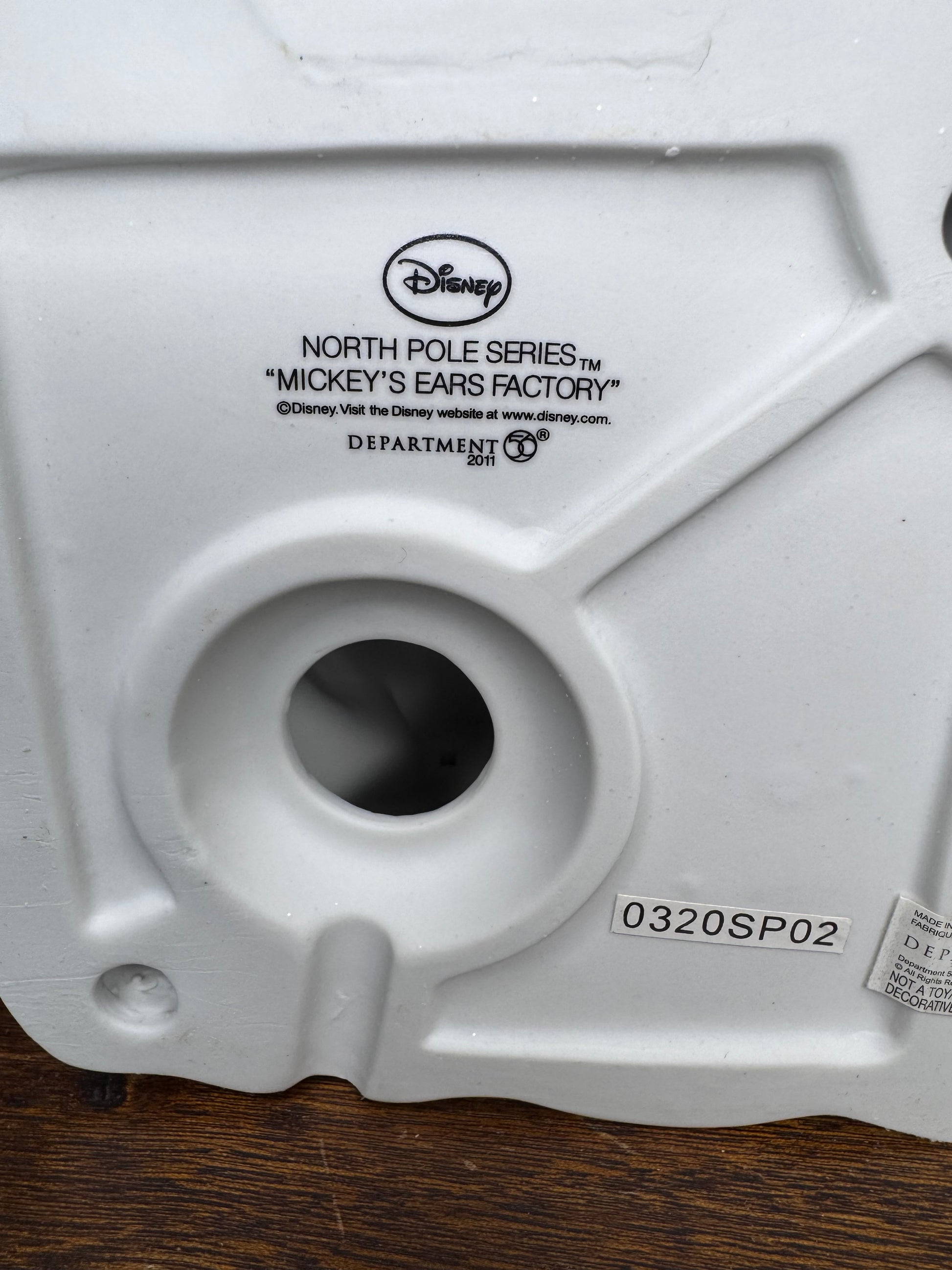 Retired Dept 56 Mickey's Ears Factory Light Up Building w/ Original Box. Mint Condition