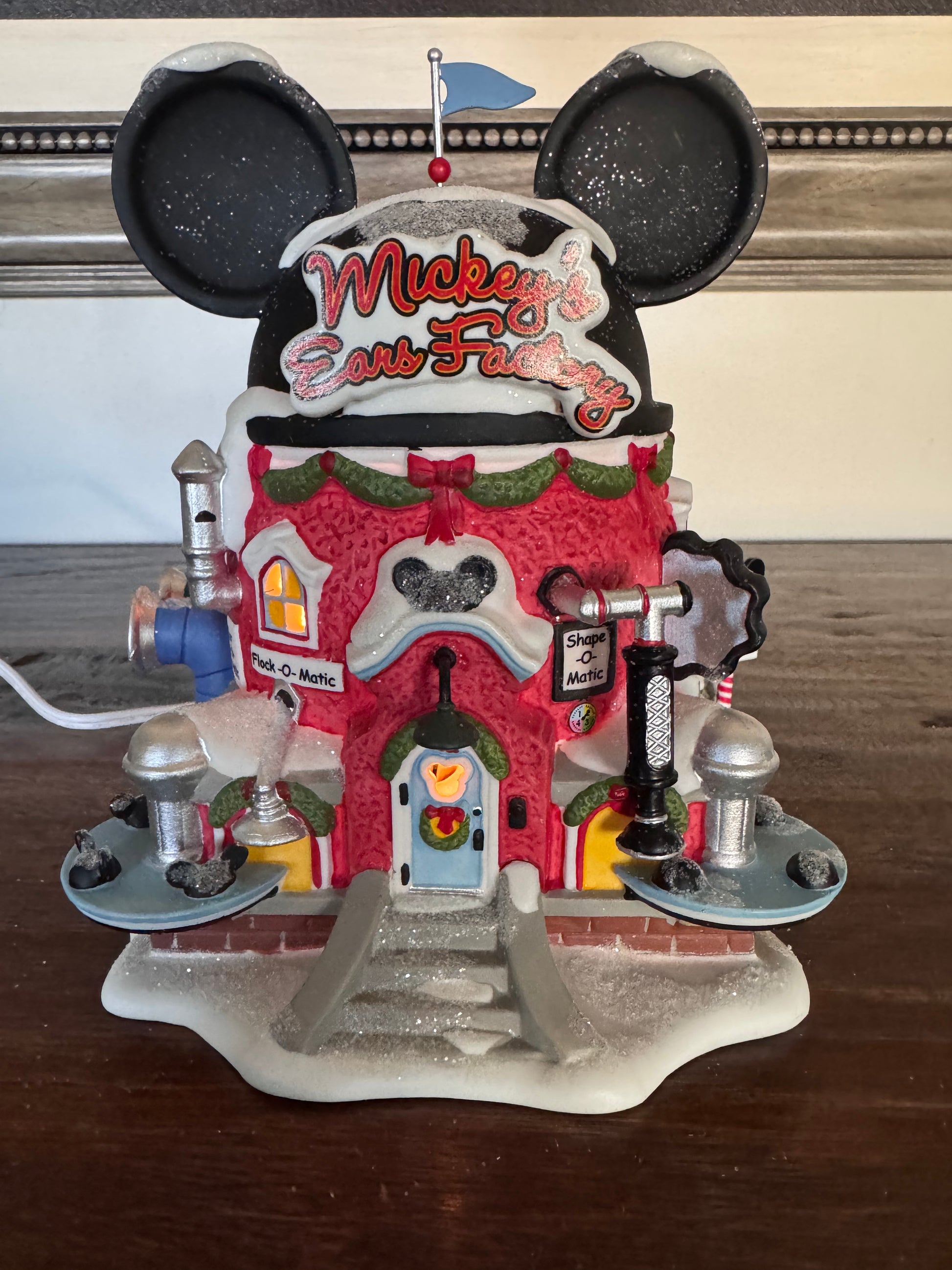 Retired Dept 56 Mickey's Ears Factory Light Up Building w/ Original Box. Mint Condition