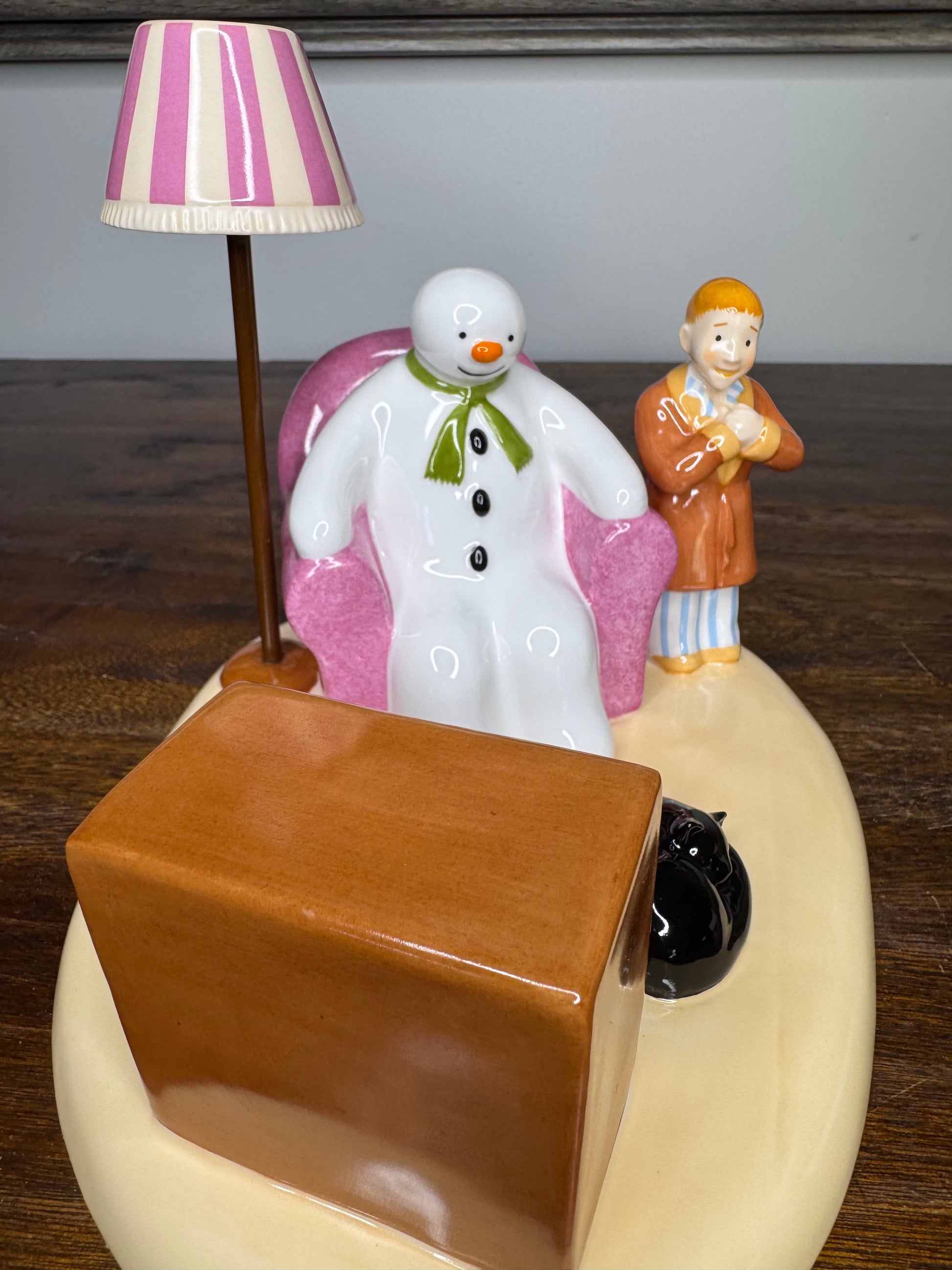 Coalport The Snowman "A Cold Night In" Figurine in Original Box RARE