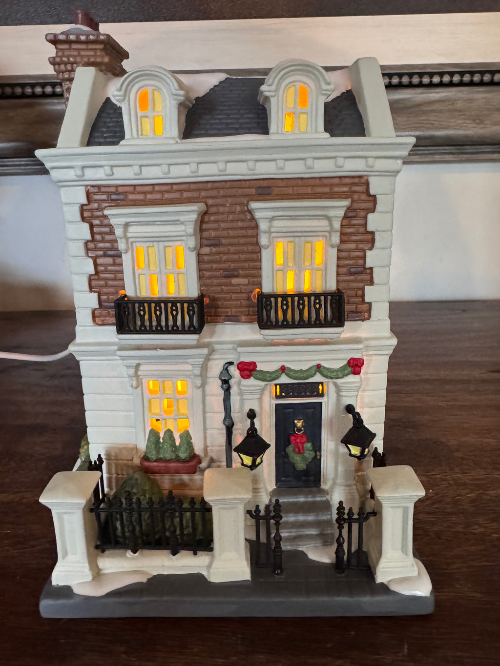 New Dept 56 17 Cherry Tree Lane Light Up Building Enesco
