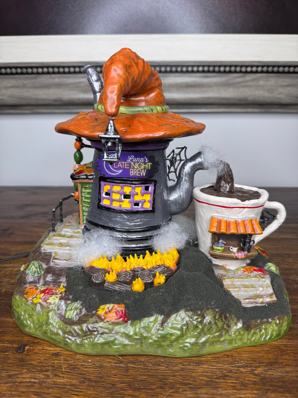 New Dept 56 Snow Village Halloween "Luna's Late Night Brew" Light Up Building.