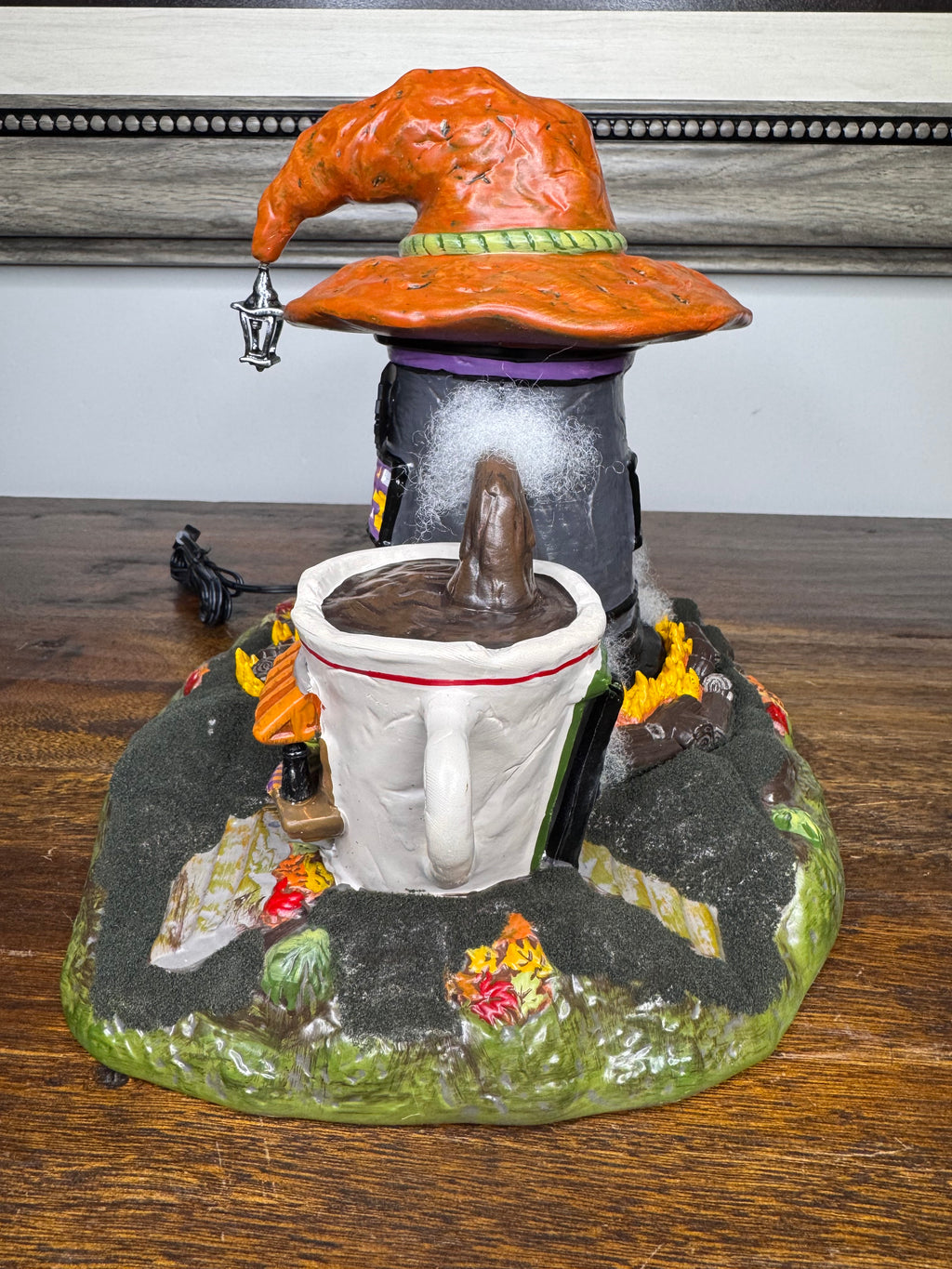 New Dept 56 Snow Village Halloween "Luna's Late Night Brew" Light Up Building.