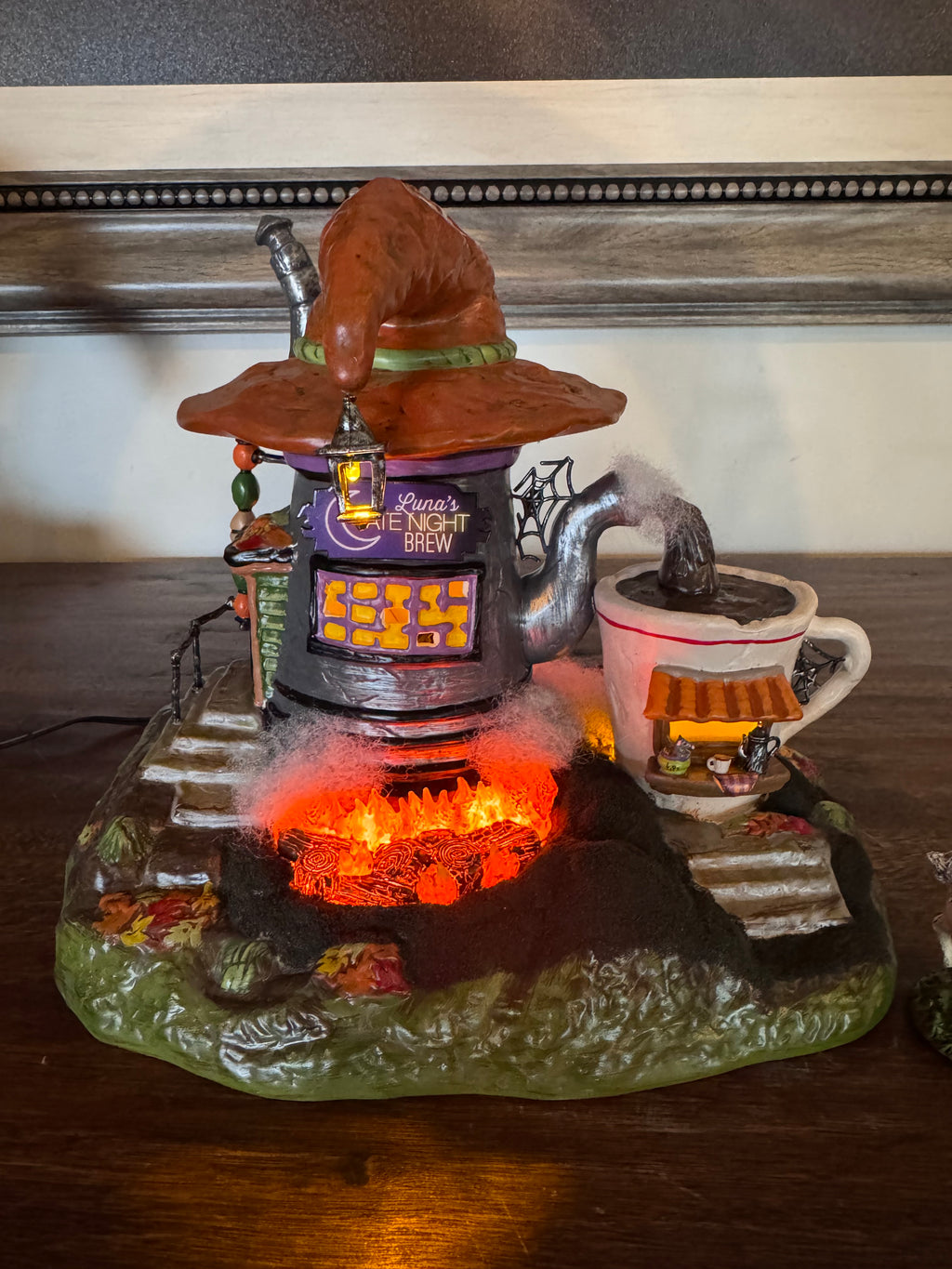 New Dept 56 Snow Village Halloween "Luna's Late Night Brew" Light Up Building.