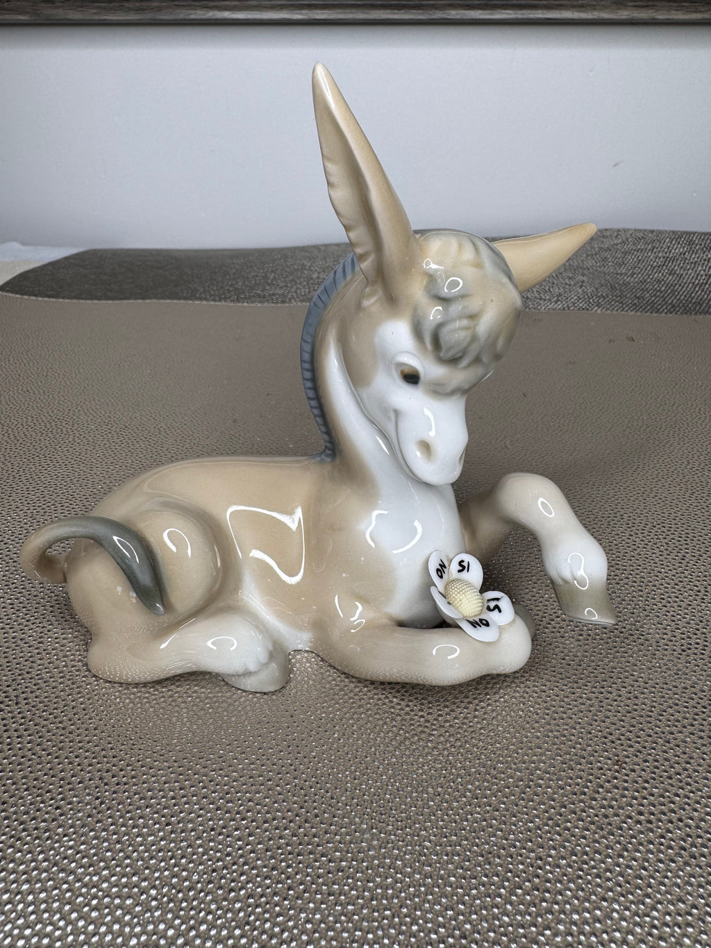 LLadro Retired "Donkey in Love" Figurine