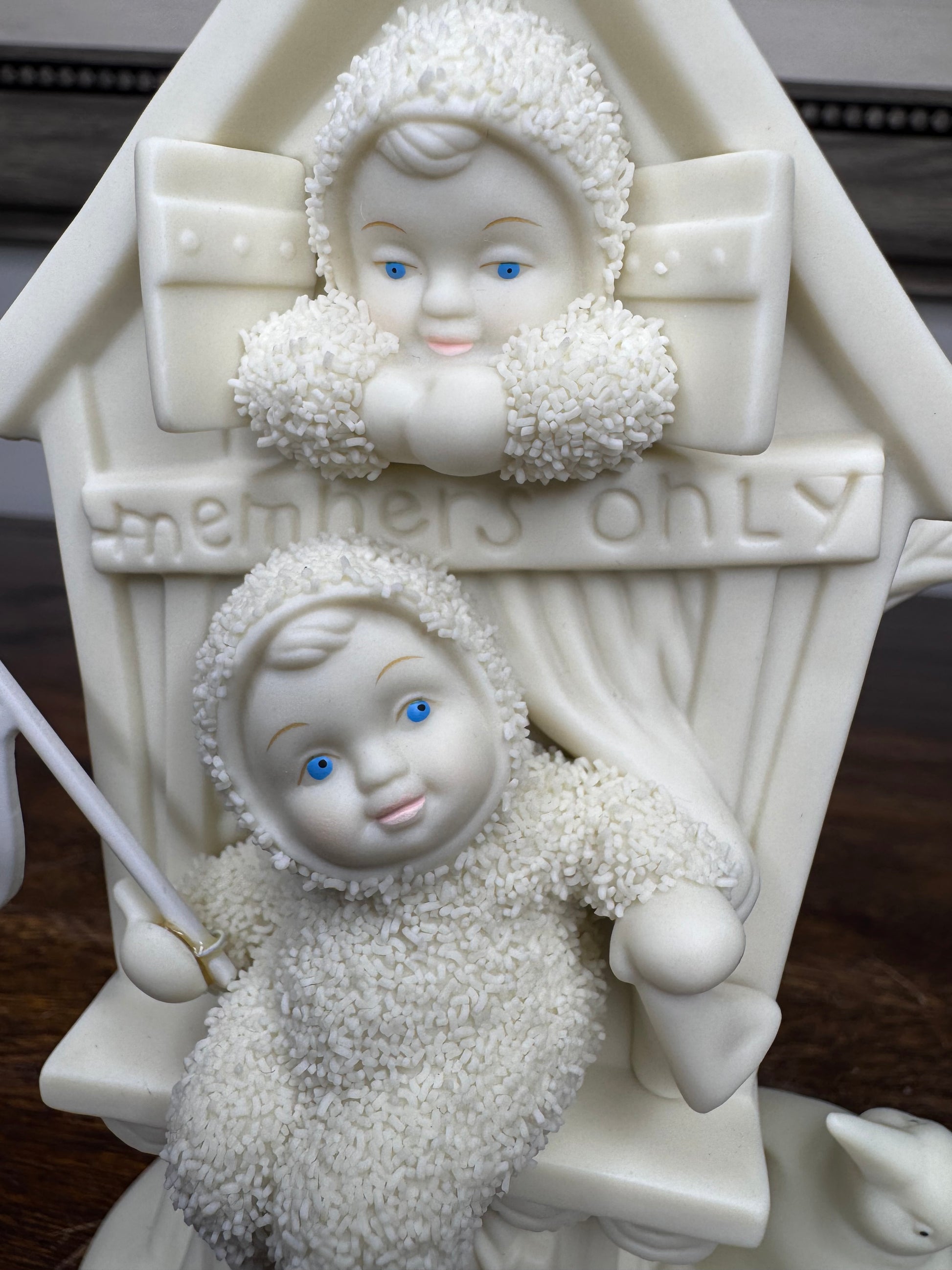 Retired Dept 56 Snowbabies "Friendship Clubhouse" Figurine