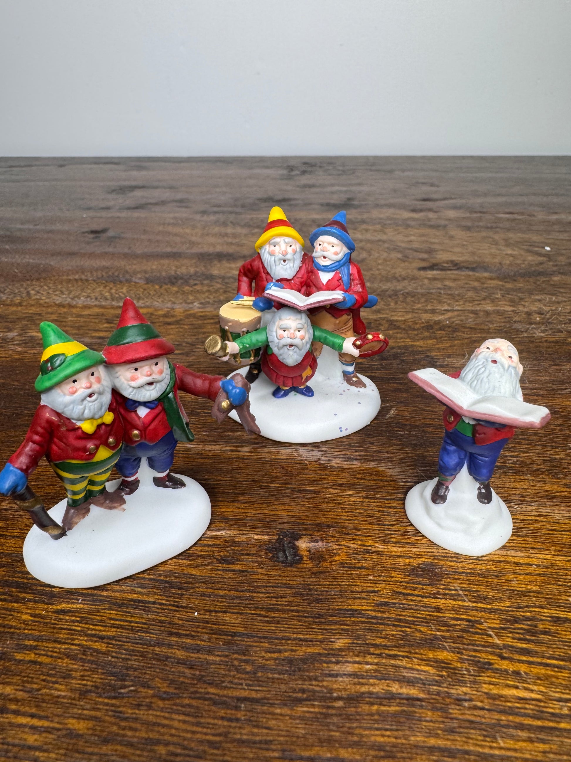 Retired Dept 56 Heritage Village "Sing a Song For Santa" 3 PC Set w/ Original Box
