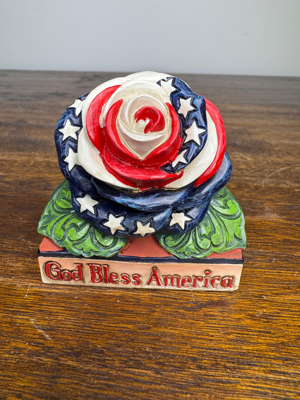 NIB Jim Shore Heartwood Creek Patriotic  "God Bless America" Mini Rose Figurine