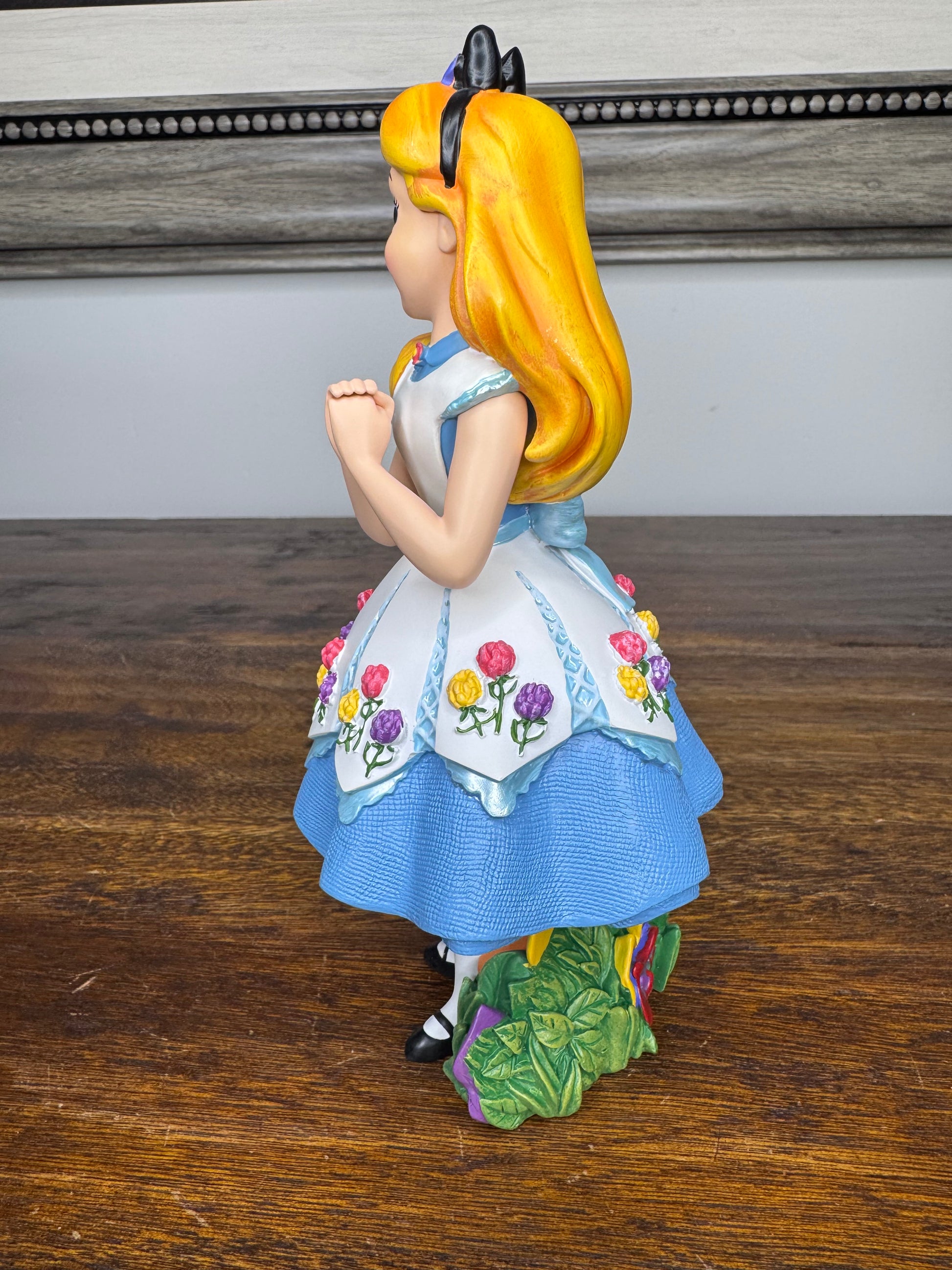 NIB Disney Showcase Alice in Wonderland Botanical Figurine