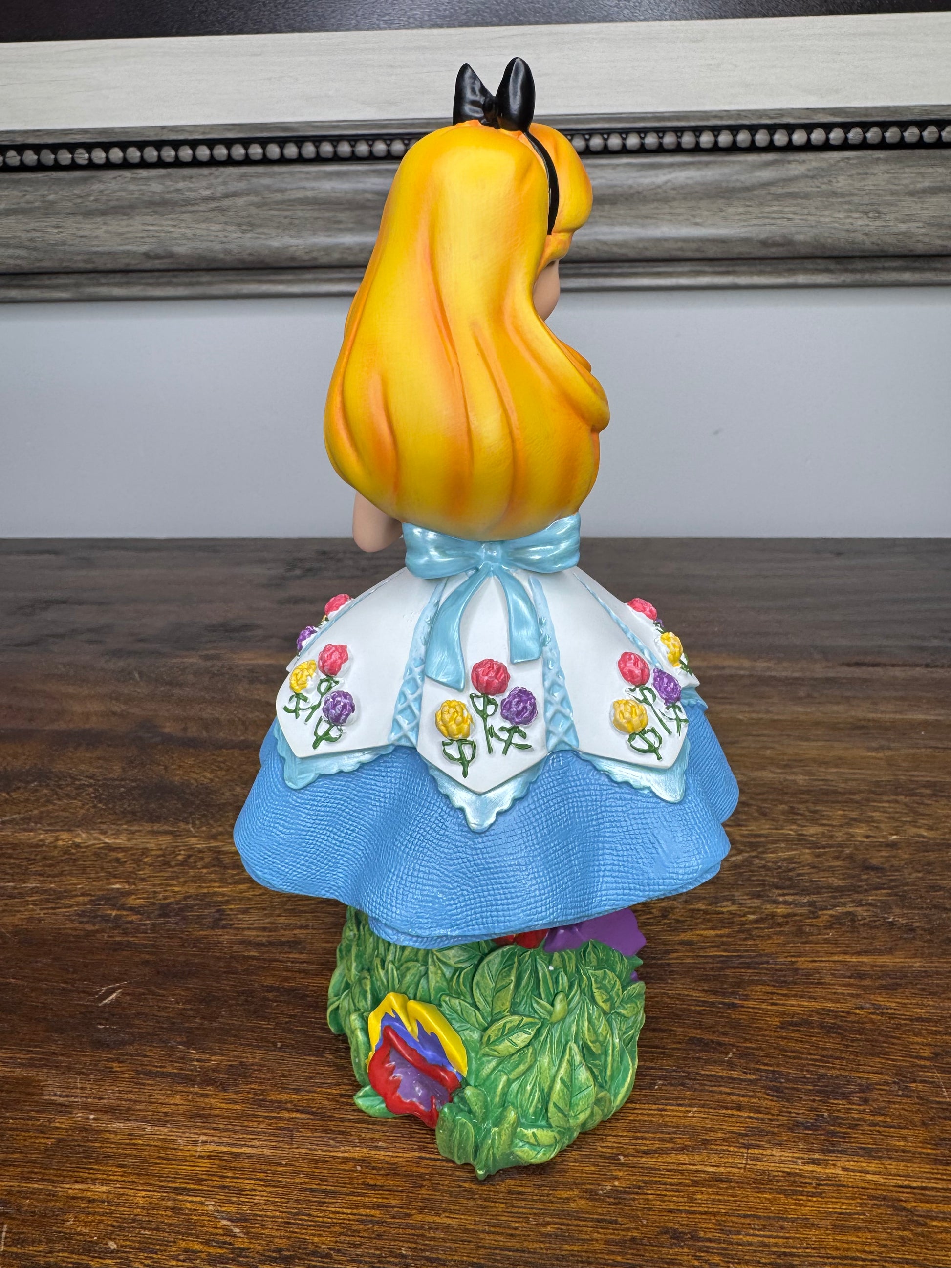 NIB Disney Showcase Alice in Wonderland Botanical Figurine