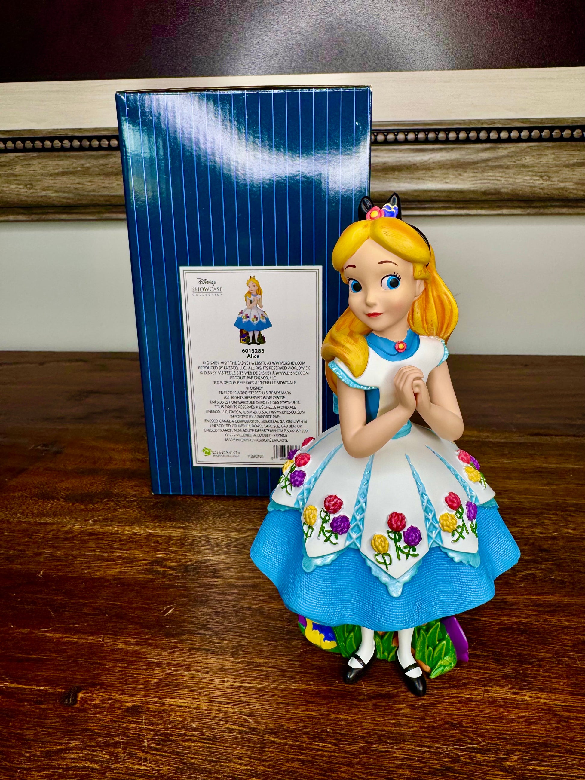 NIB Disney Showcase Alice in Wonderland Botanical Figurine