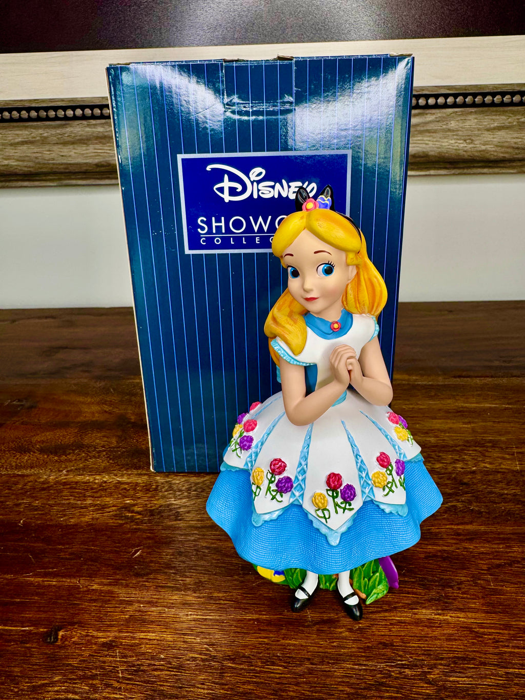 NIB Disney Showcase Alice in Wonderland Botanical Figurine