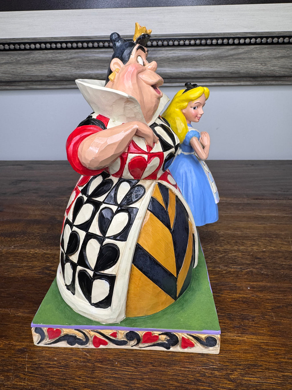 NIB Disney Showcase "Chaos and Curiosity" Alice and The Queen of Hearts Figurine