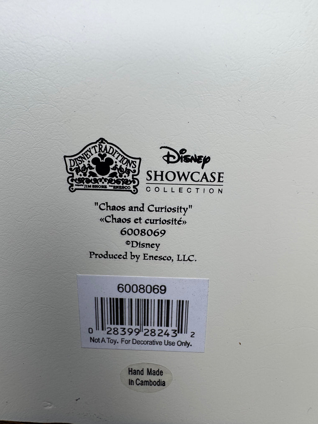 NIB Disney Showcase "Chaos and Curiosity" Alice and The Queen of Hearts Figurine