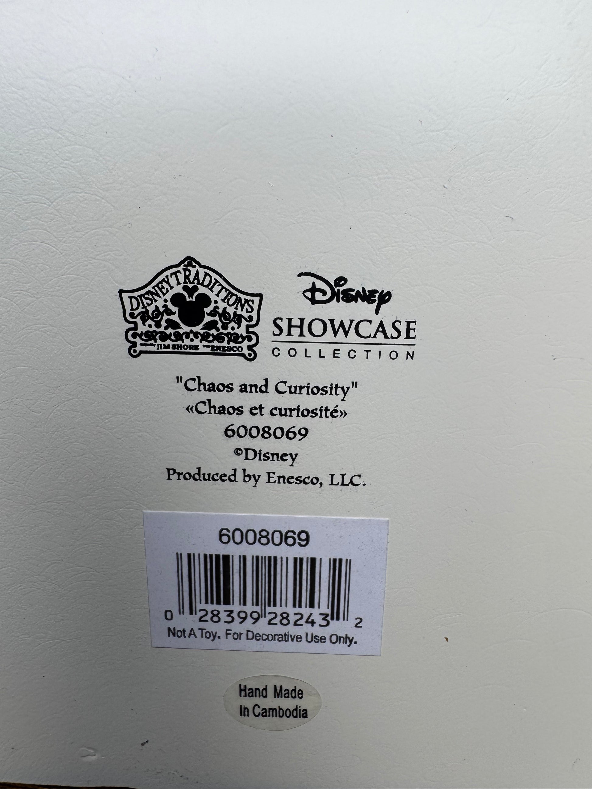 NIB Disney Showcase "Chaos and Curiosity" Alice and The Queen of Hearts Figurine
