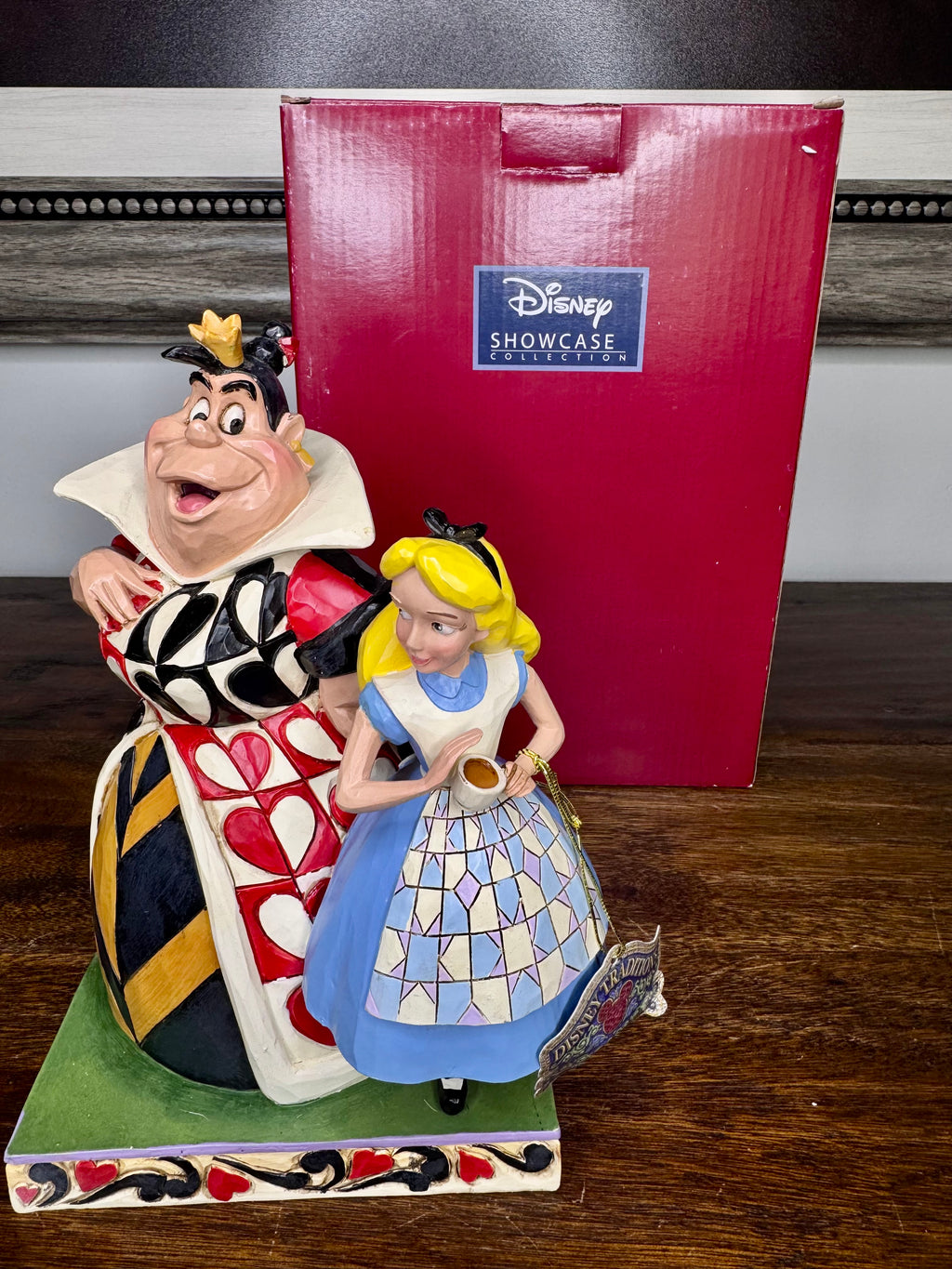 NIB Disney Showcase "Chaos and Curiosity" Alice and The Queen of Hearts Figurine