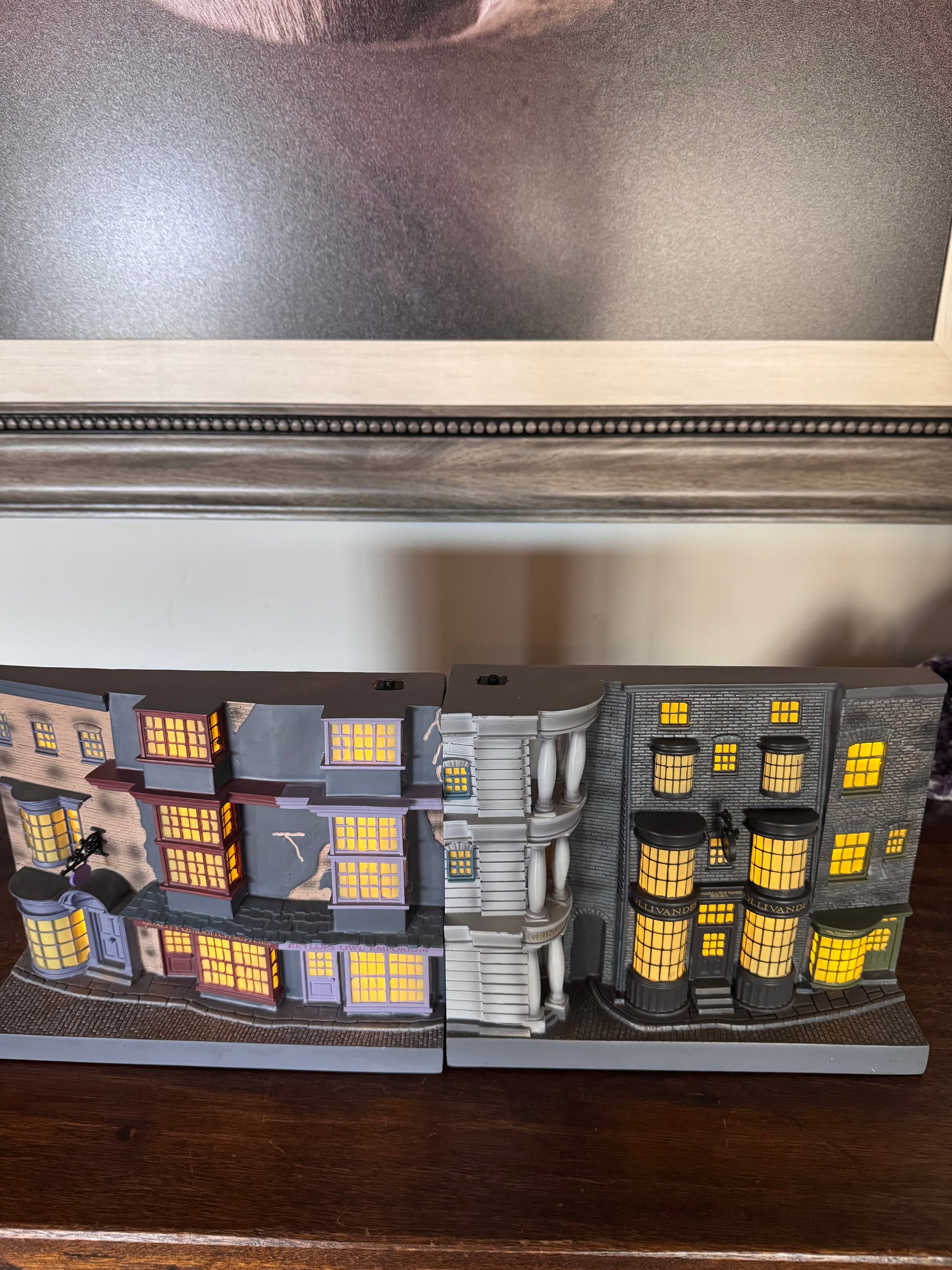 NIB Harry Potter Diagon Ally Light Up Bookends Wizarding World of Harry Potter