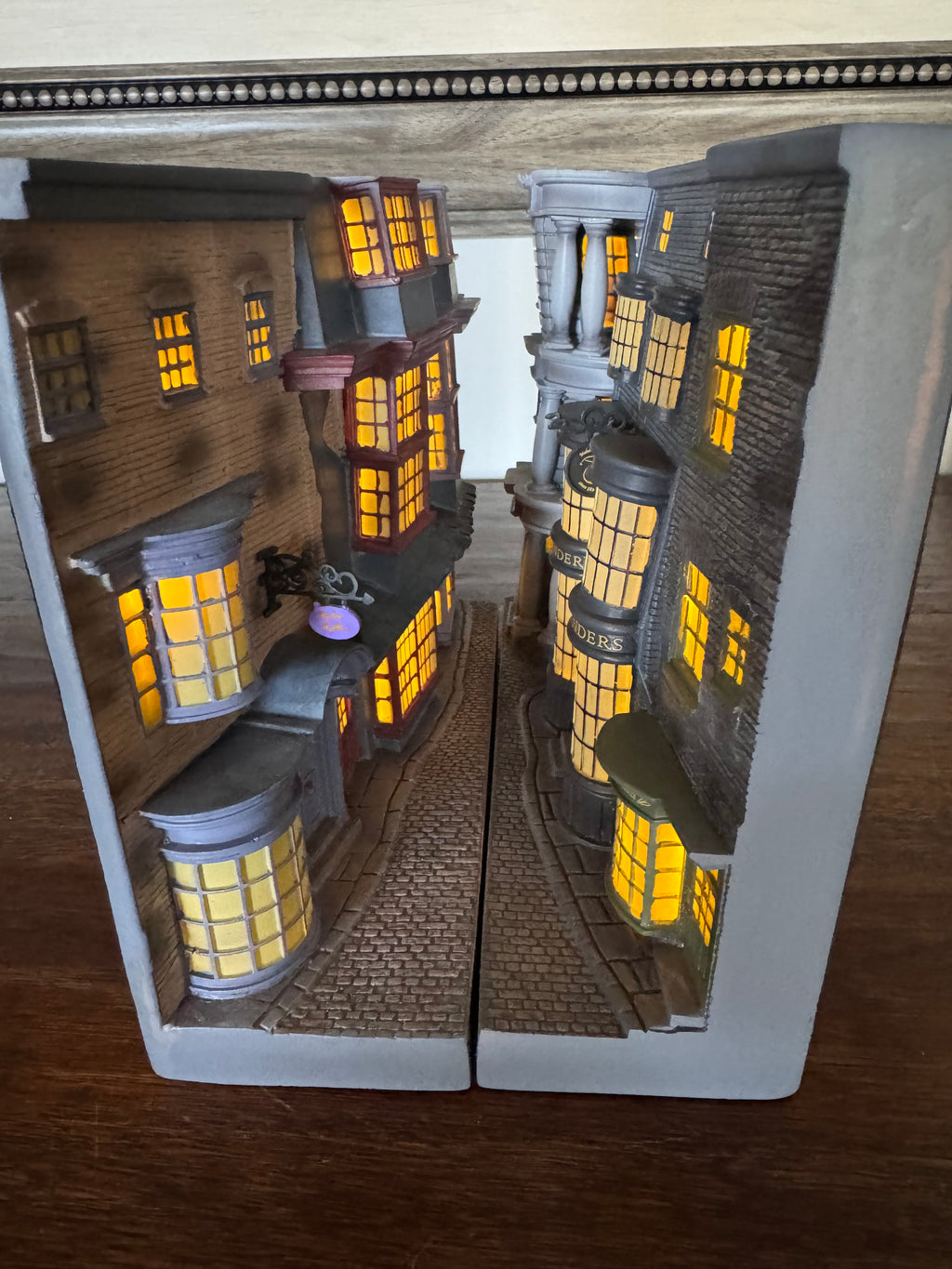 NIB Harry Potter Diagon Ally Light Up Bookends Wizarding World of Harry Potter