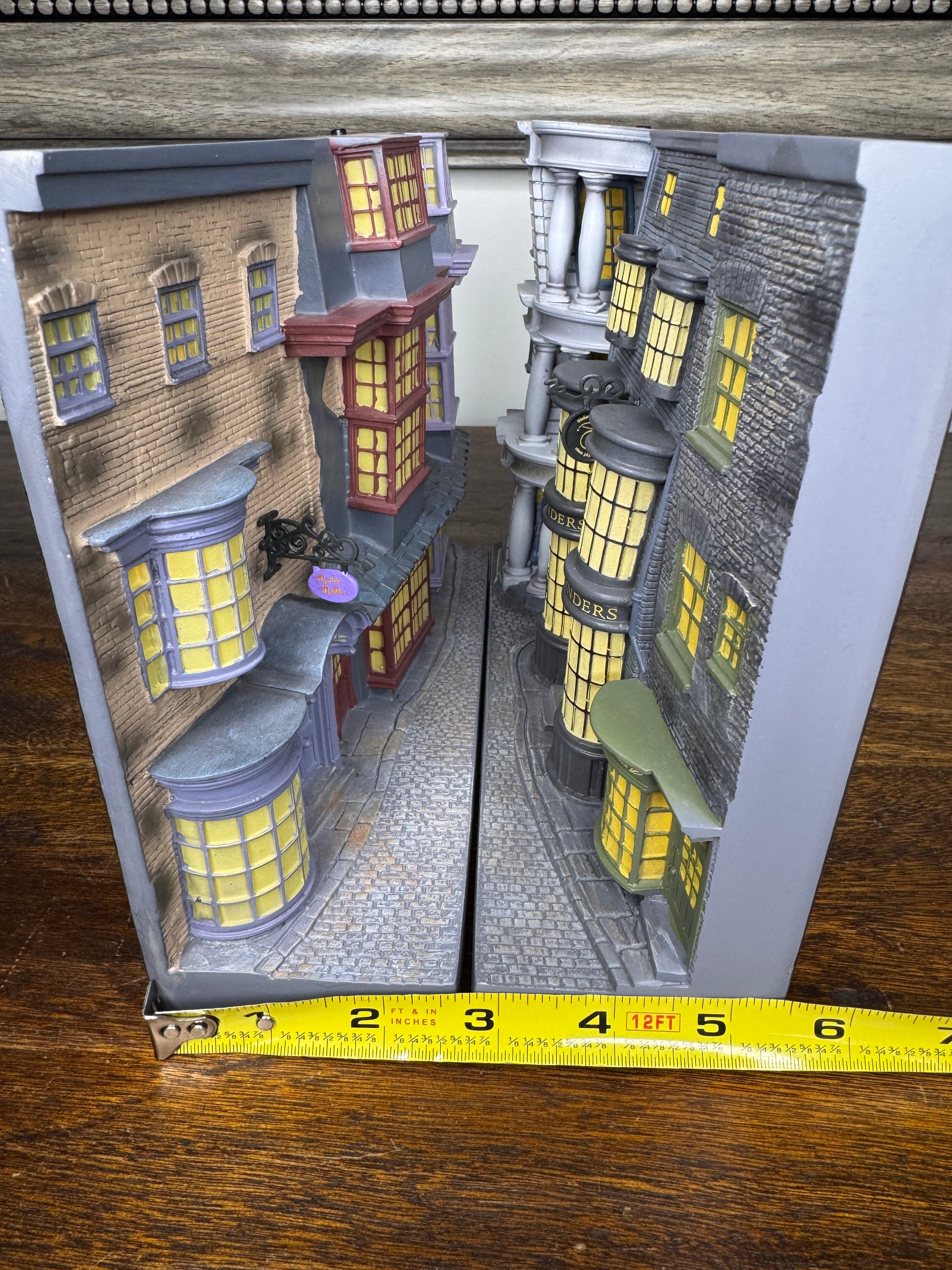 NIB Harry Potter Diagon Ally Light Up Bookends Wizarding World of Harry Potter
