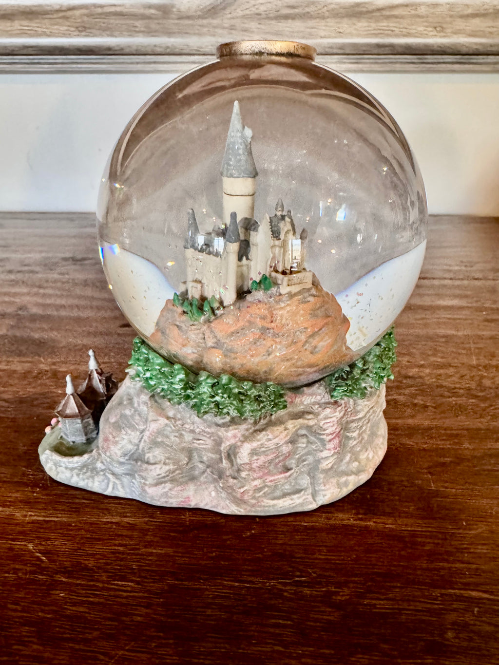 NIB Wizarding World of Harry Potter Hogwarts Castle w/ Hagrid Hut Waterball