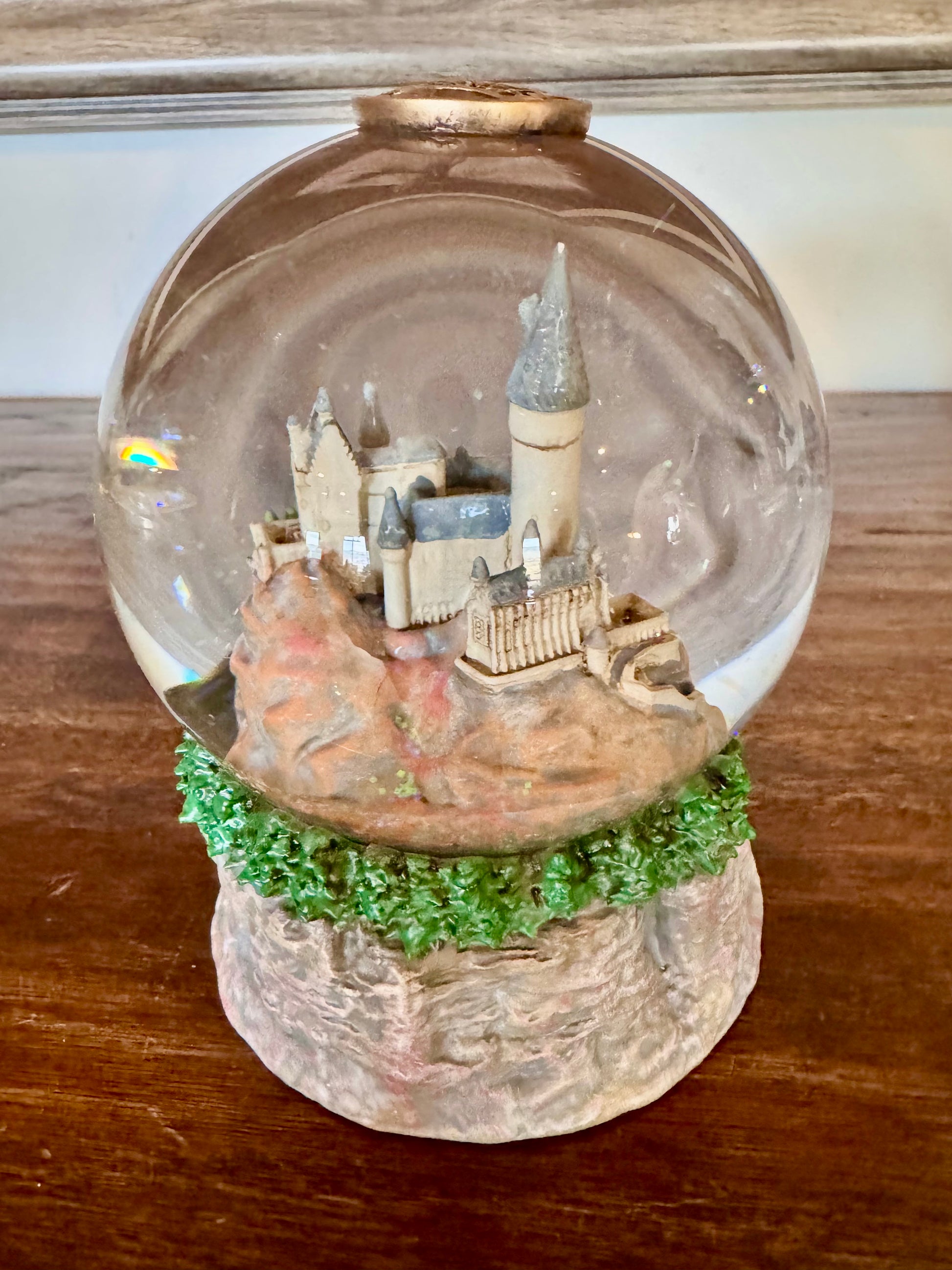 NIB Wizarding World of Harry Potter Hogwarts Castle w/ Hagrid Hut Waterball