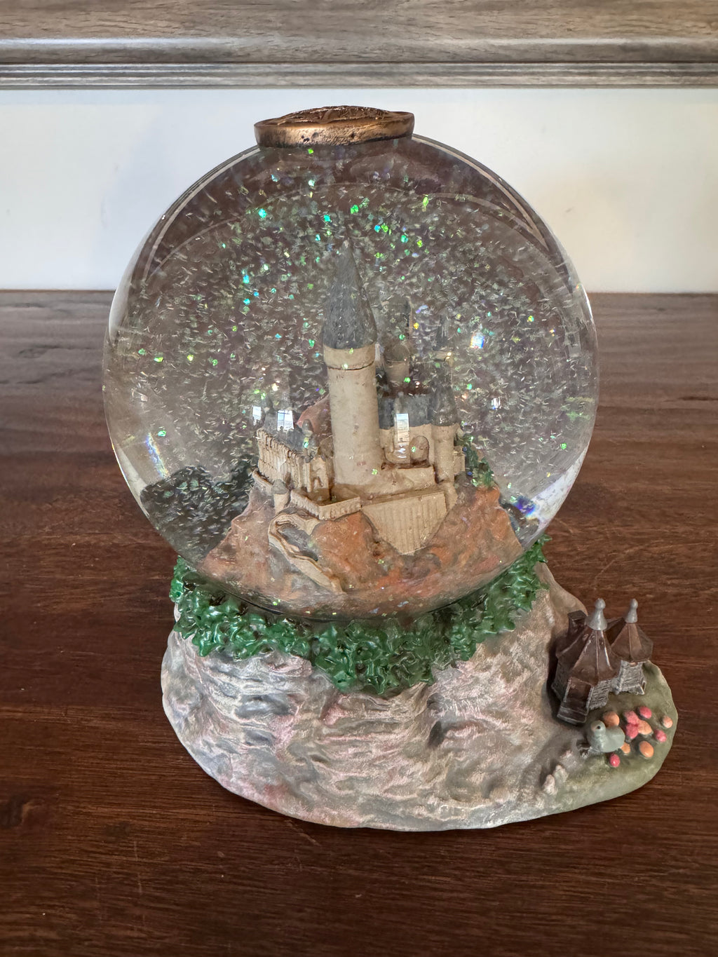NIB Wizarding World of Harry Potter Hogwarts Castle w/ Hagrid Hut Waterball