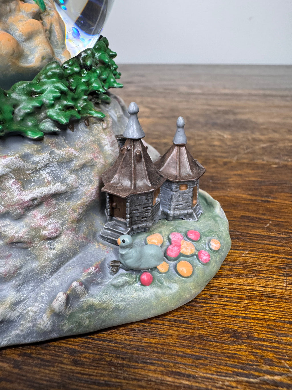 NIB Wizarding World of Harry Potter Hogwarts Castle w/ Hagrid Hut Waterball