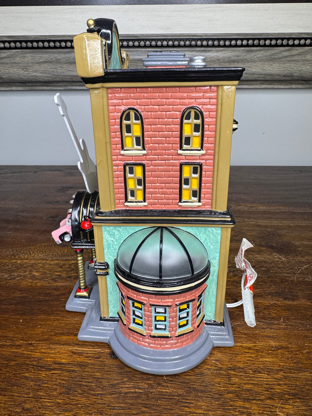 Retired Dept 56 Hard Rock Cafe Light Up Building w/Original Box *READ FULL DESCRIPTION*
