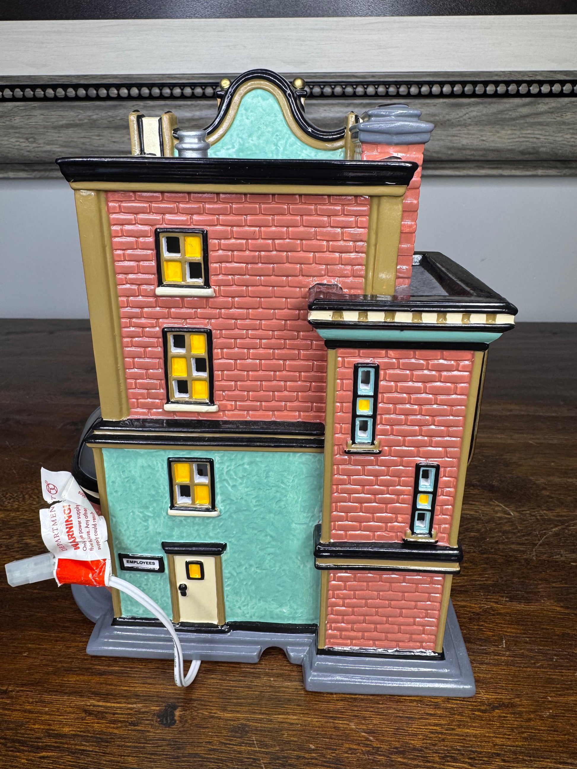 Retired Dept 56 Hard Rock Cafe Light Up Building w/Original Box *READ FULL DESCRIPTION*