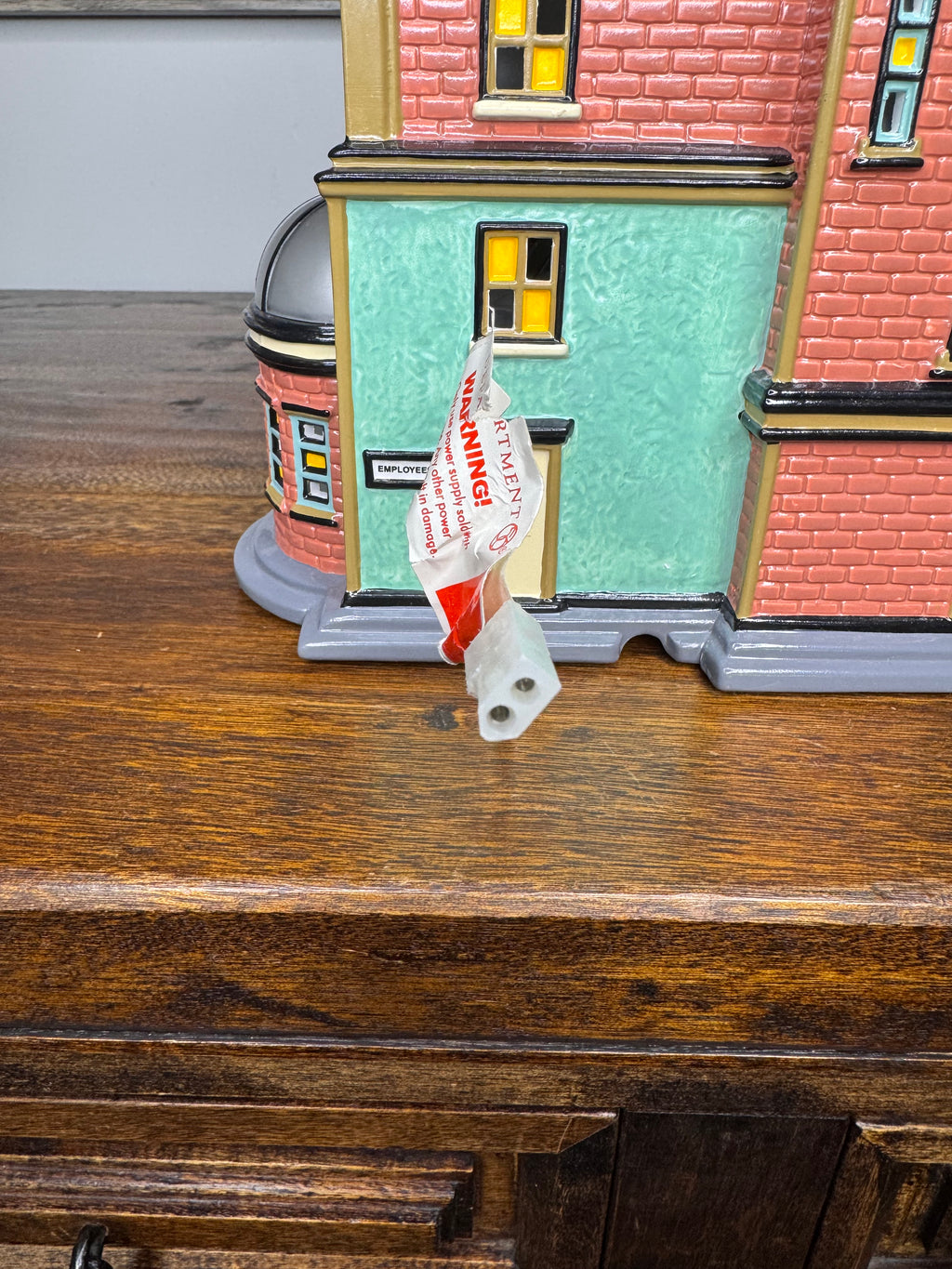 Retired Dept 56 Hard Rock Cafe Light Up Building w/Original Box *READ FULL DESCRIPTION*