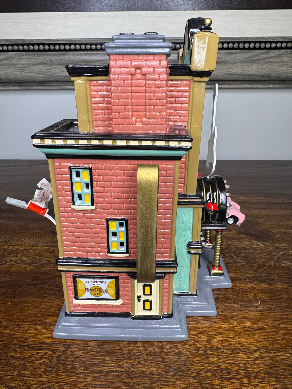 Retired Dept 56 Hard Rock Cafe Light Up Building w/Original Box *READ FULL DESCRIPTION*