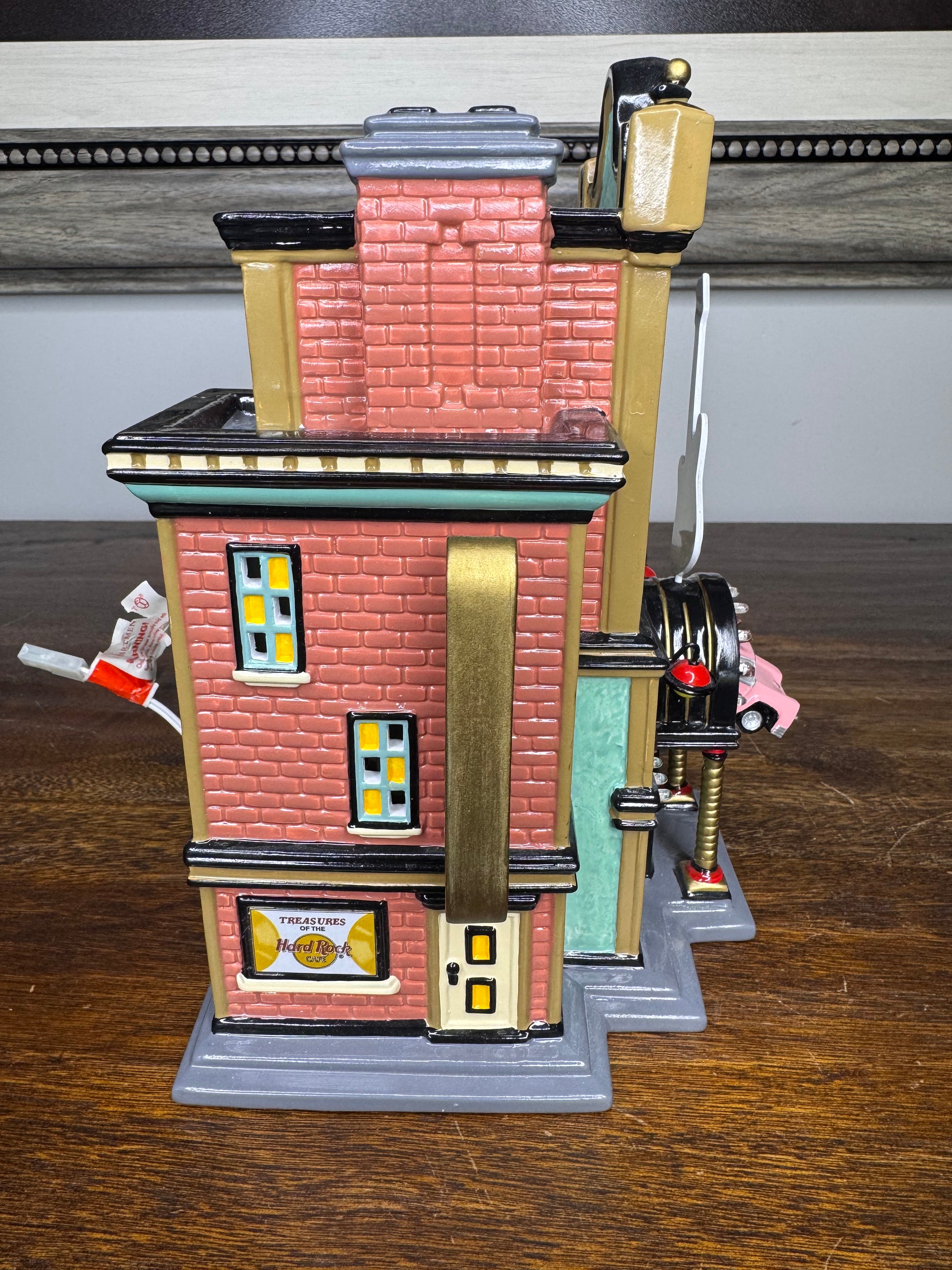 Retired Dept 56 Hard Rock Cafe Light Up Building w/Original Box *READ FULL DESCRIPTION*
