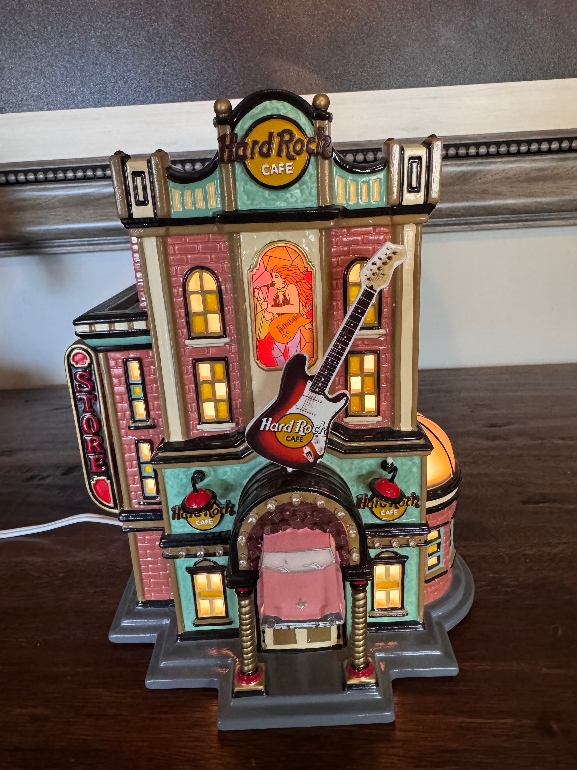 Retired Dept 56 Hard Rock Cafe Light Up Building w/Original Box *READ FULL DESCRIPTION*
