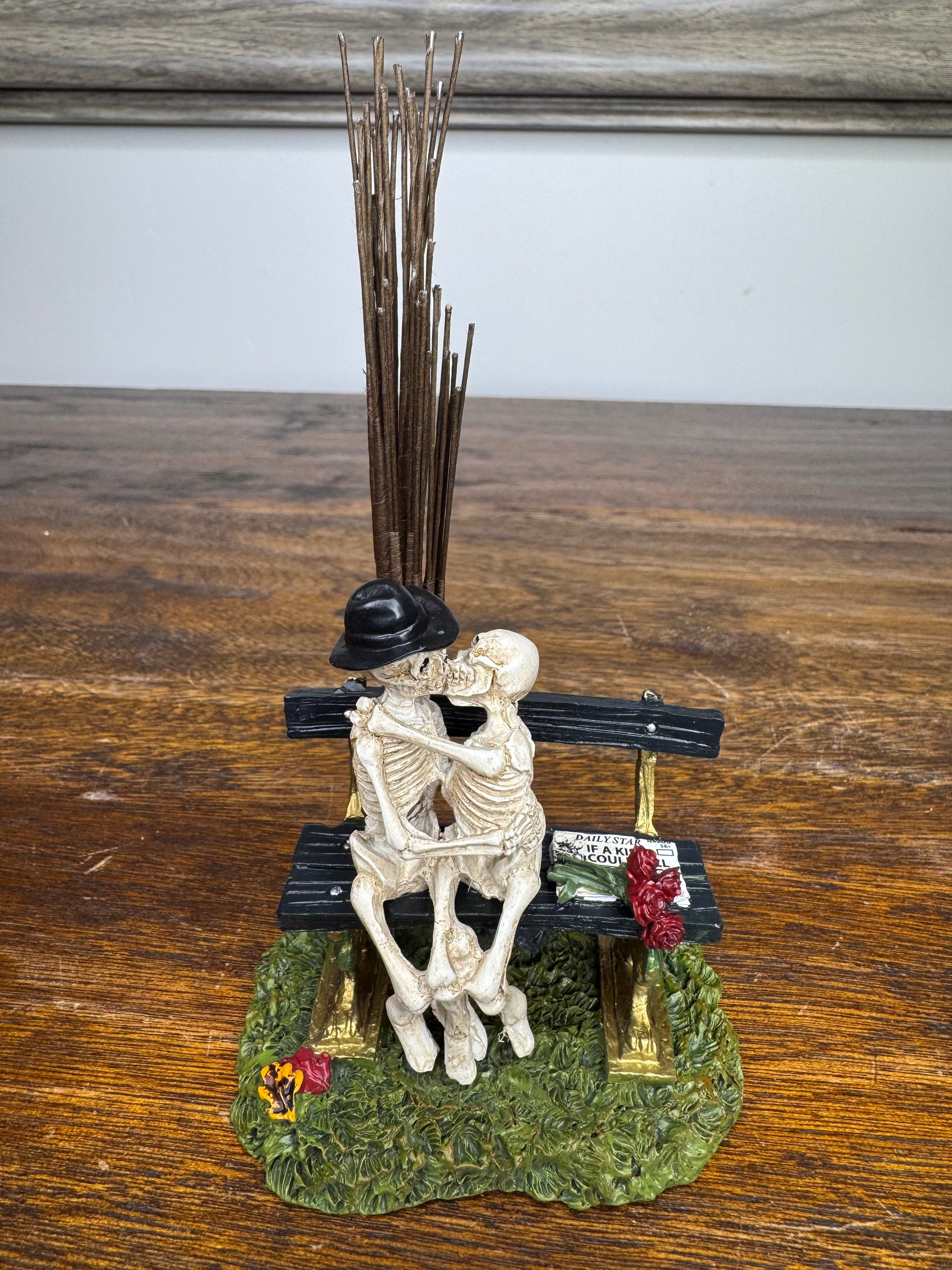 NIB Dept 56 Snow Village Accessory "Kiss of Death"