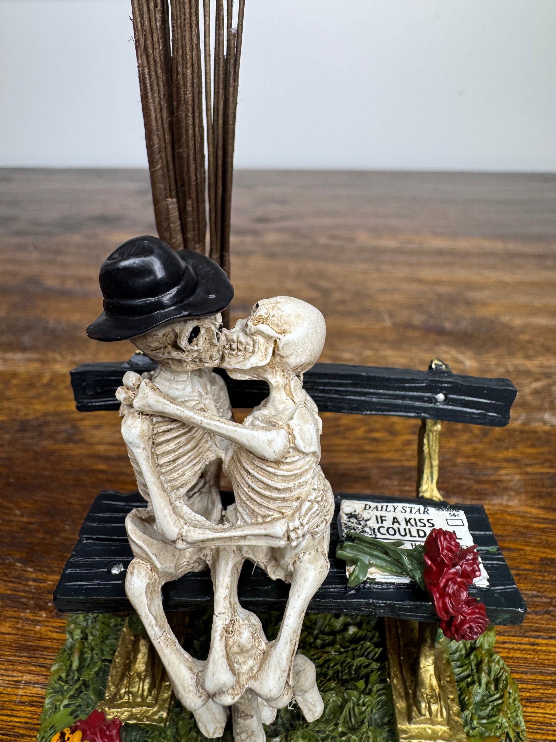 NIB Dept 56 Snow Village Accessory "Kiss of Death"