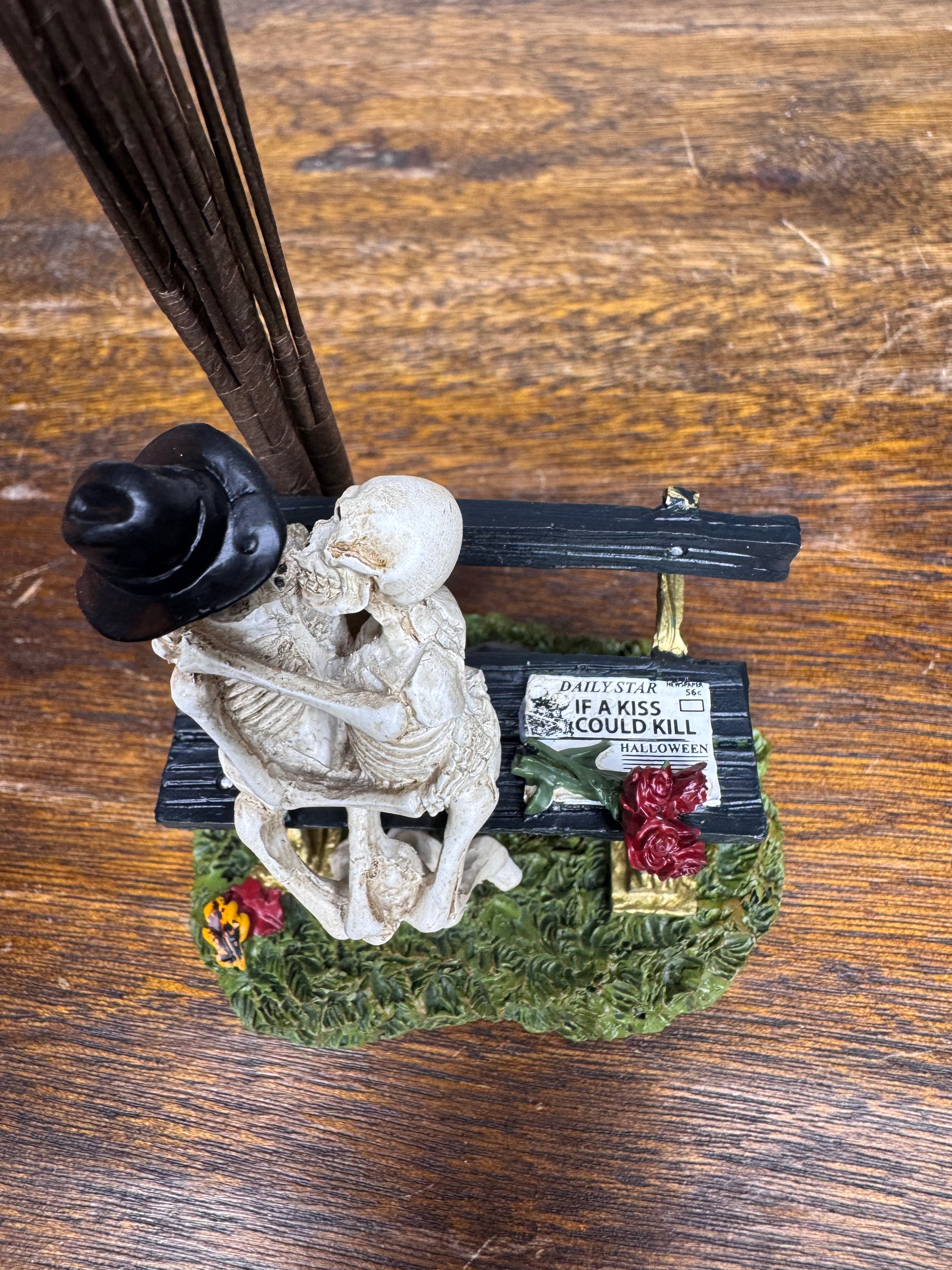 NIB Dept 56 Snow Village Accessory "Kiss of Death"