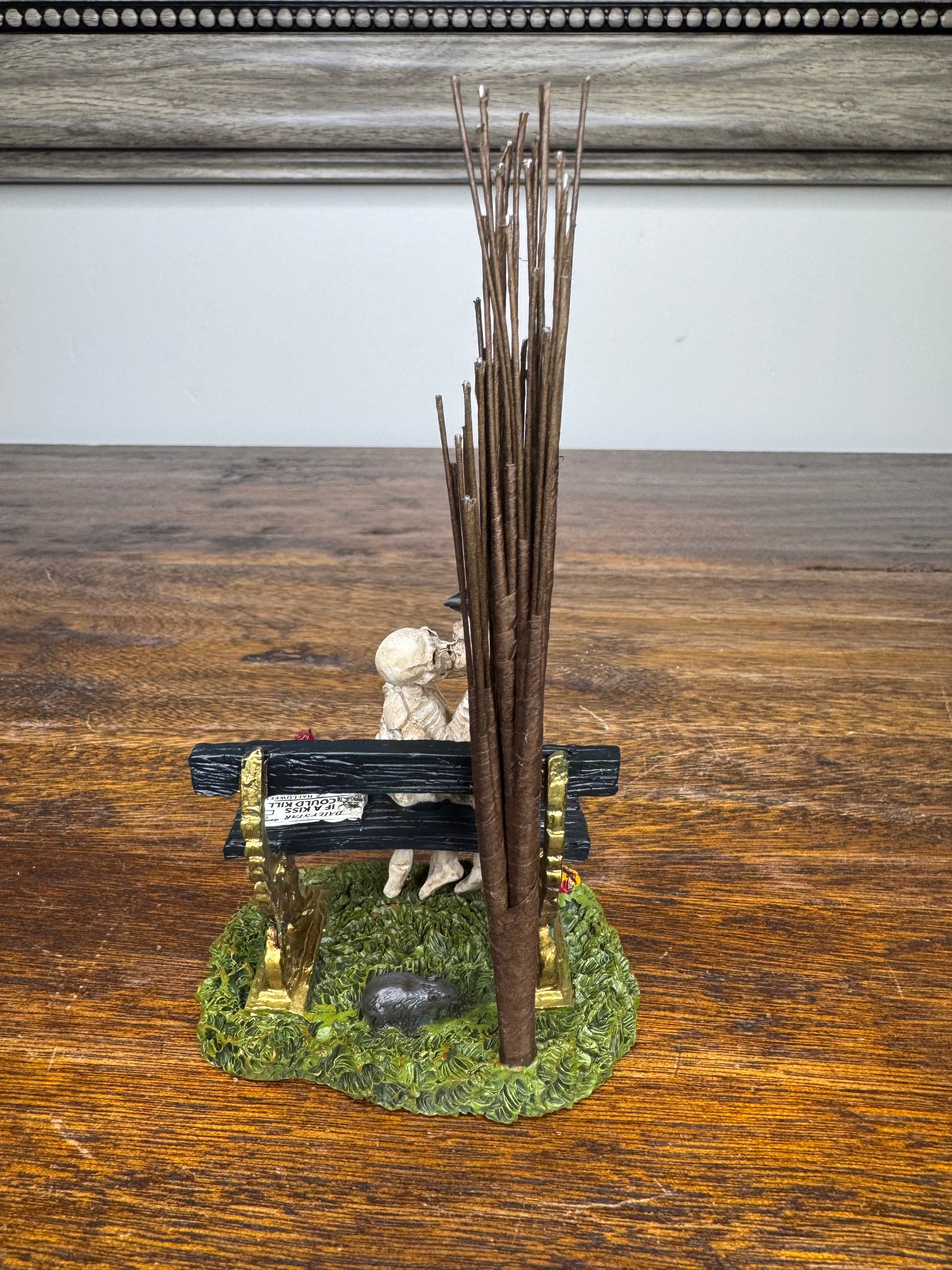 NIB Dept 56 Snow Village Accessory "Kiss of Death"