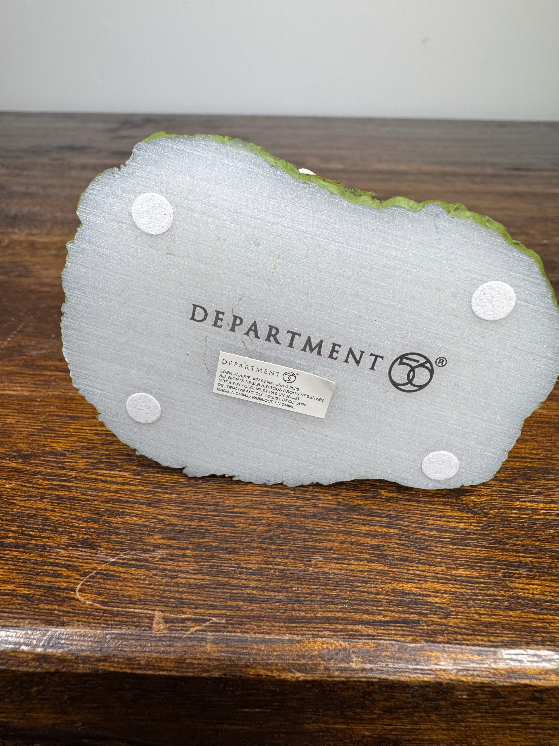 NIB Dept 56 Snow Village Accessory "Kiss of Death"