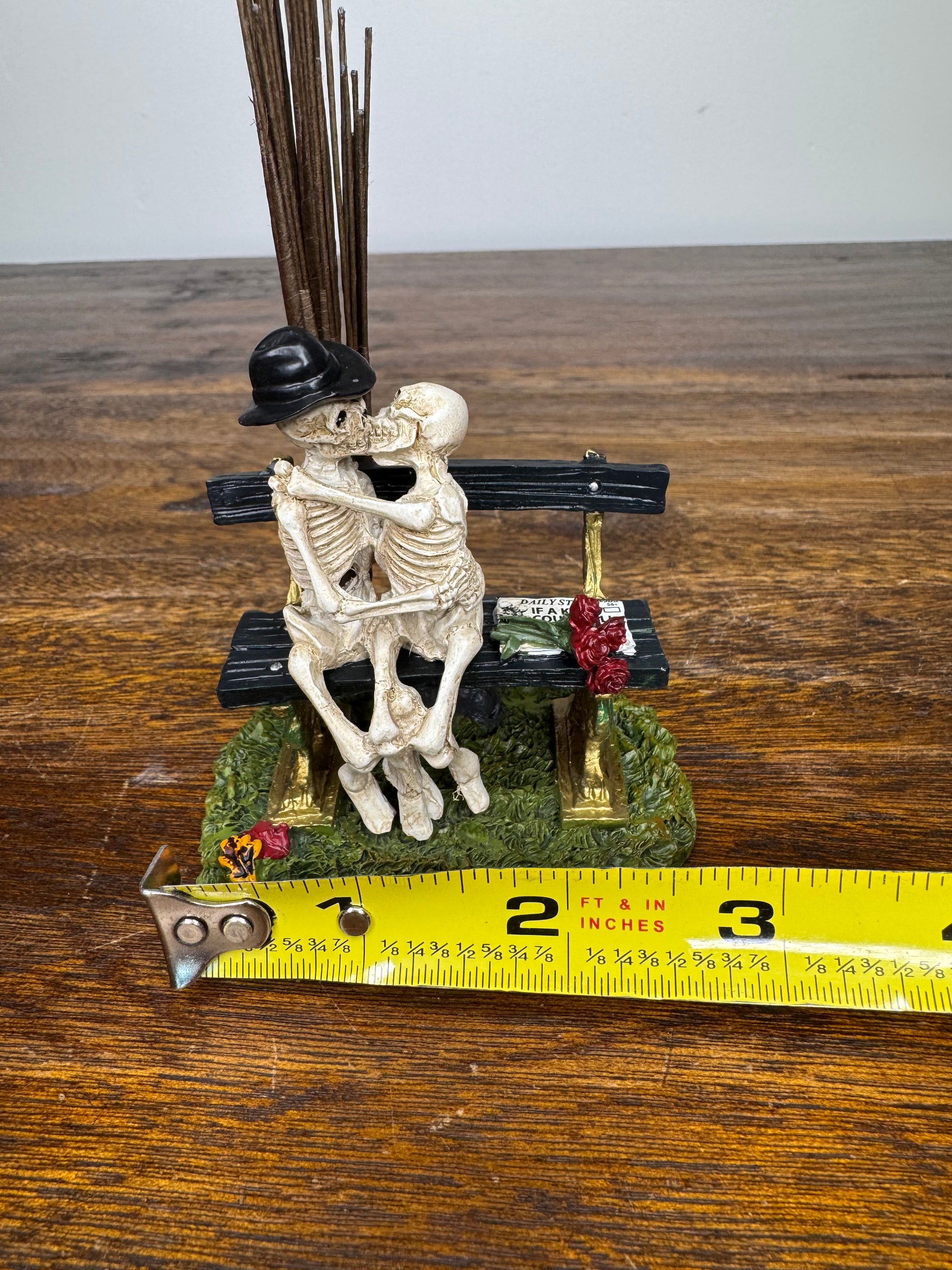 NIB Dept 56 Snow Village Accessory "Kiss of Death"