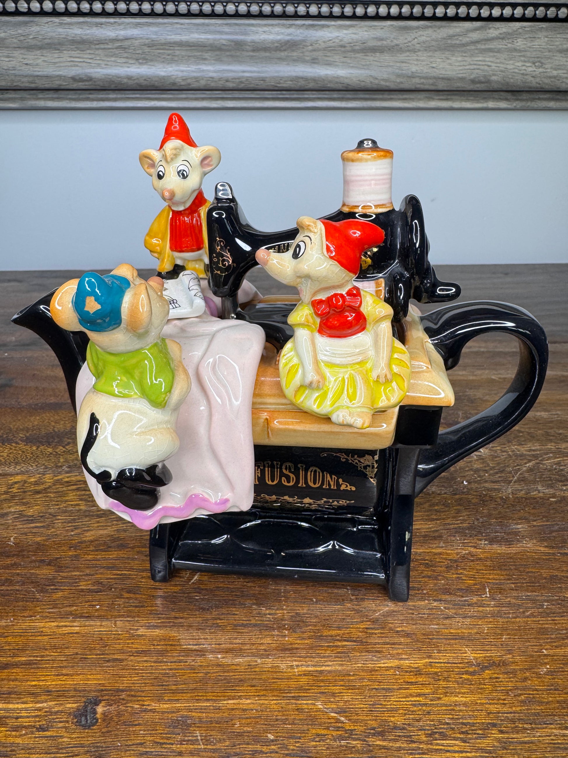 Vintage 1996 Paul carder Limited Edition Disney Cinderella Tea Pot w/ Original Box (No Styrofoam Insert)